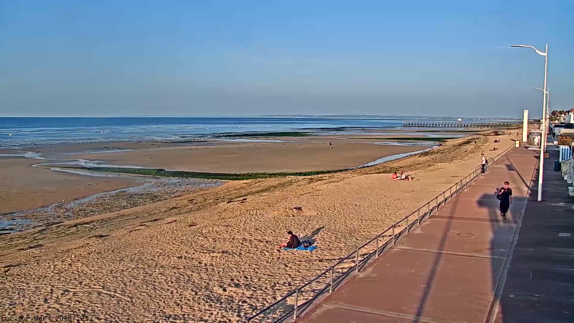 Plage de Luc-sur-Mer Beach Live Cam - Caen, Calvados, Normandie, France