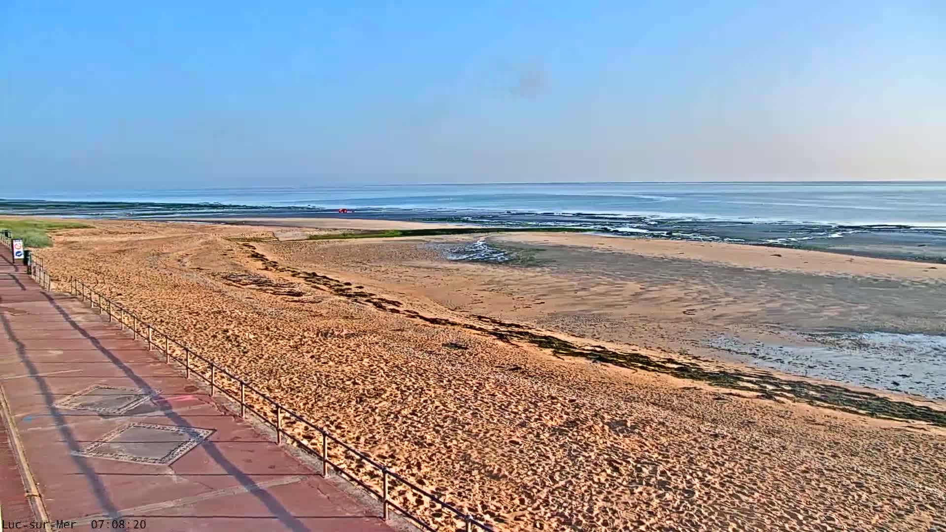 Plage de Luc-sur-Mer Beach Live Cam - Caen, Calvados, Normandie, France