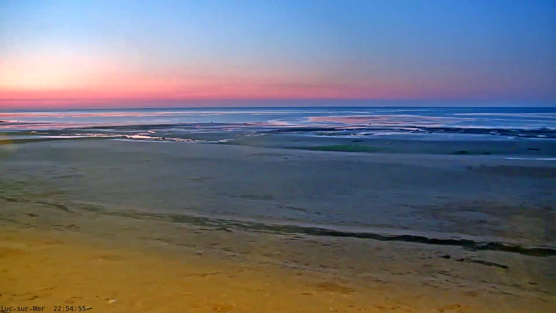 Plage de Luc-sur-Mer Beach Live Cam - Caen, Calvados, Normandie, France