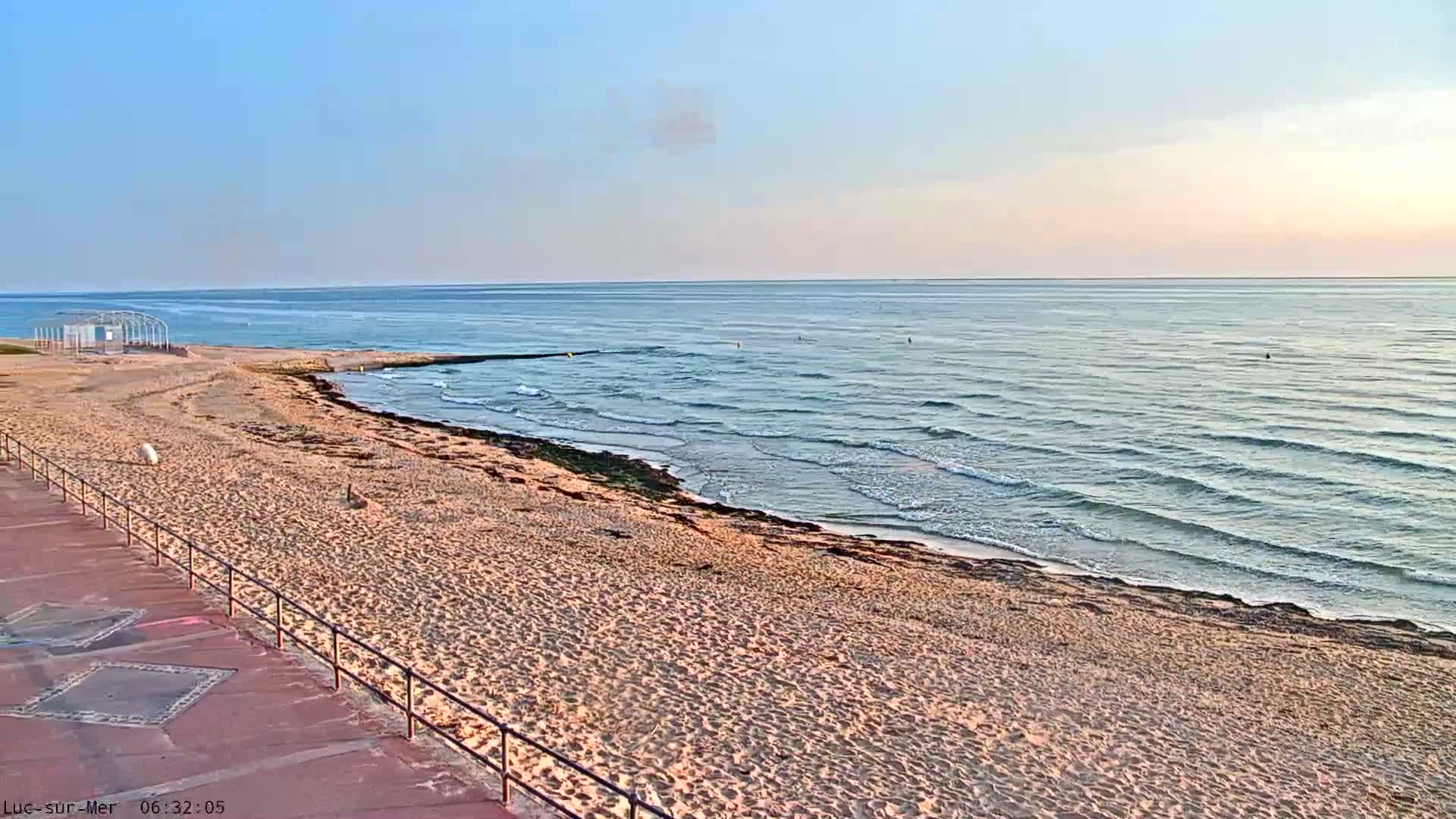 Plage de Luc-sur-Mer Beach Live Cam - Caen, Calvados, Normandie, France