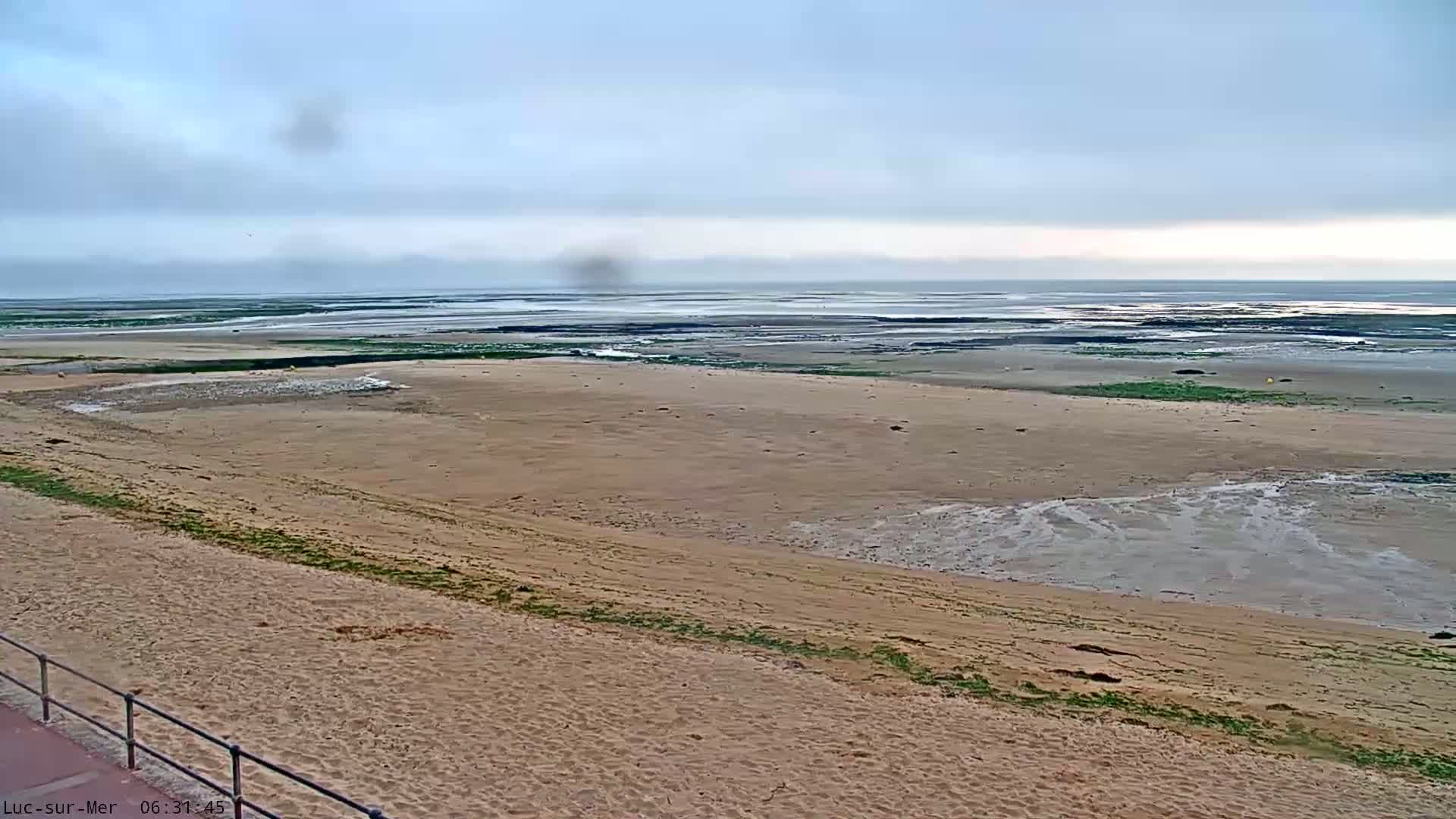 Plage de Luc-sur-Mer Beach Live Cam - Caen, Calvados, Normandie, France