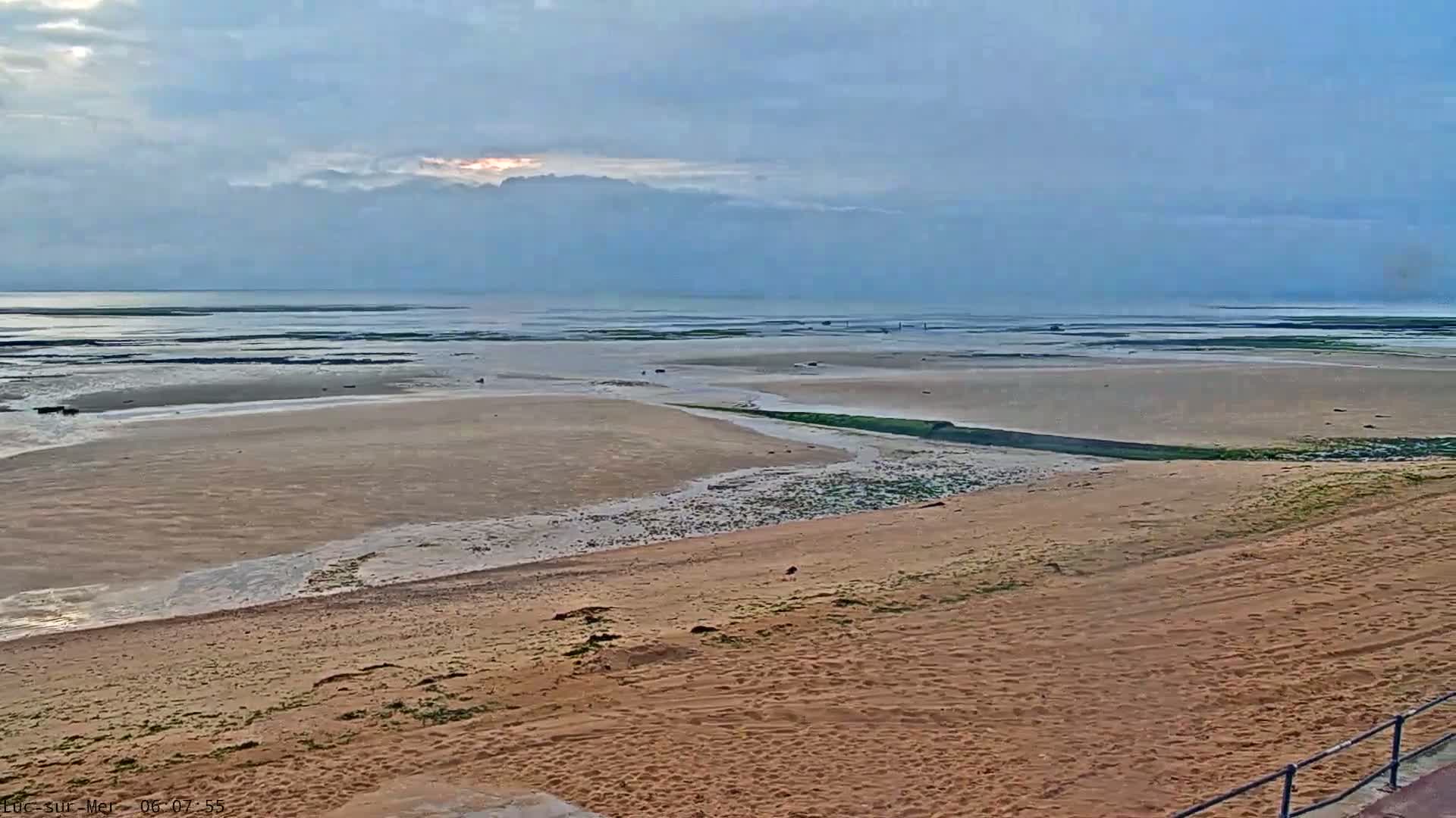Plage de Luc-sur-Mer Beach Live Cam - Caen, Calvados, Normandie, France
