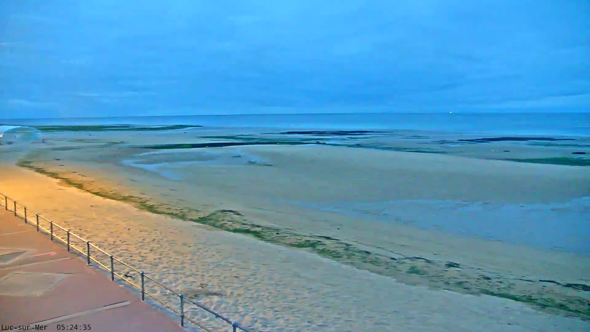Plage de Luc-sur-Mer Beach Live Cam - Caen, Calvados, Normandie, France