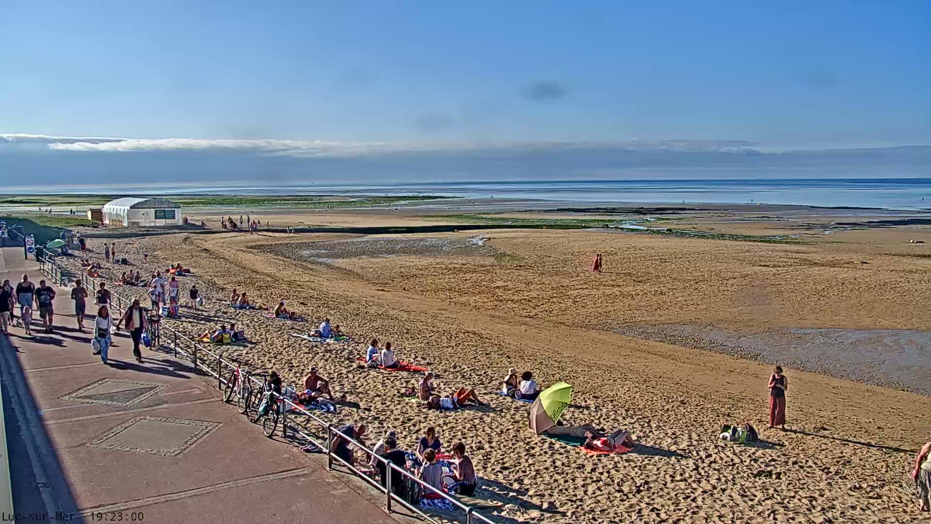 Plage de Luc-sur-Mer Beach Live Cam - Caen, Calvados, Normandie, France