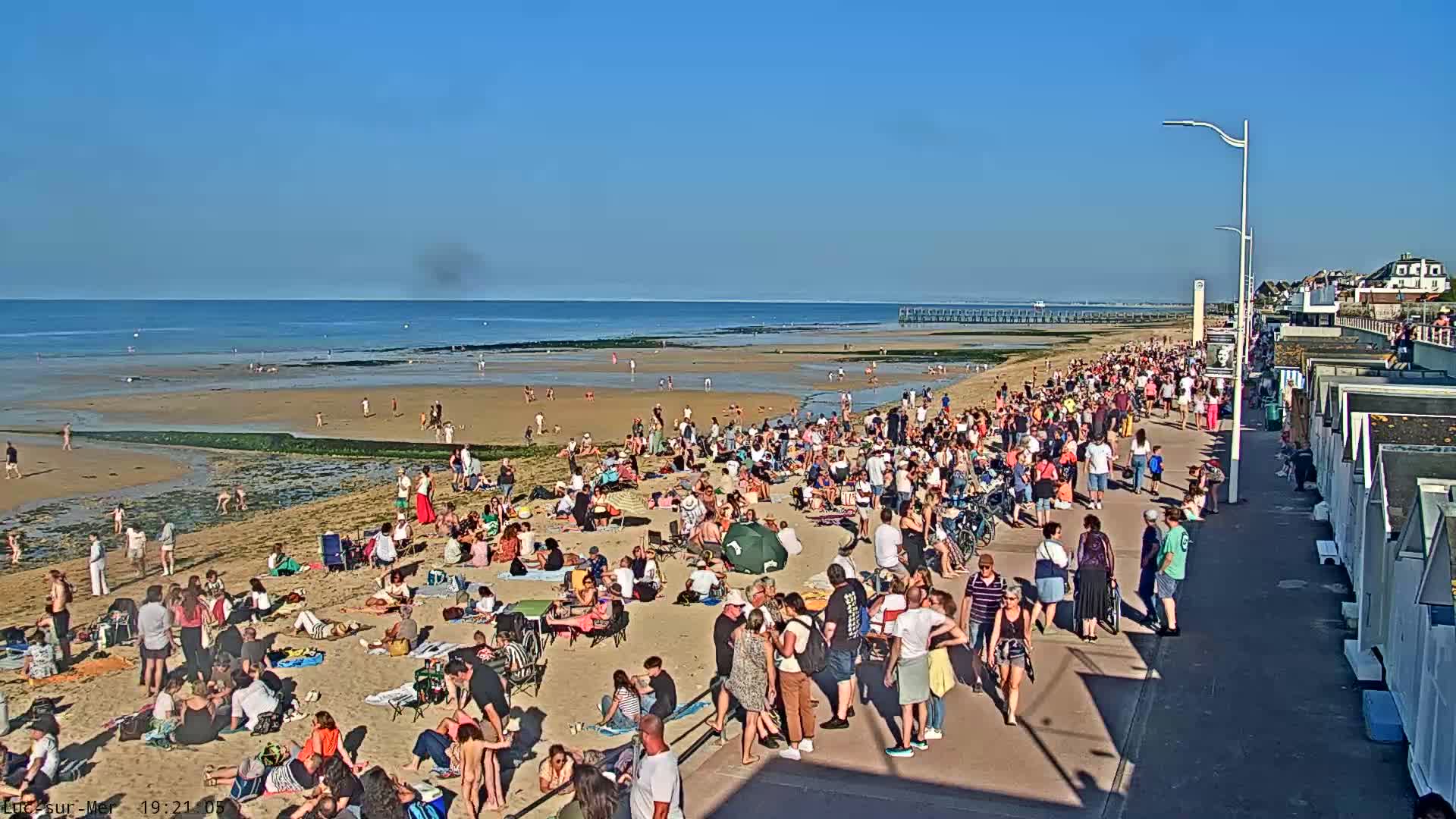 Plage de Luc-sur-Mer Beach Live Cam - Caen, Calvados, Normandie, France