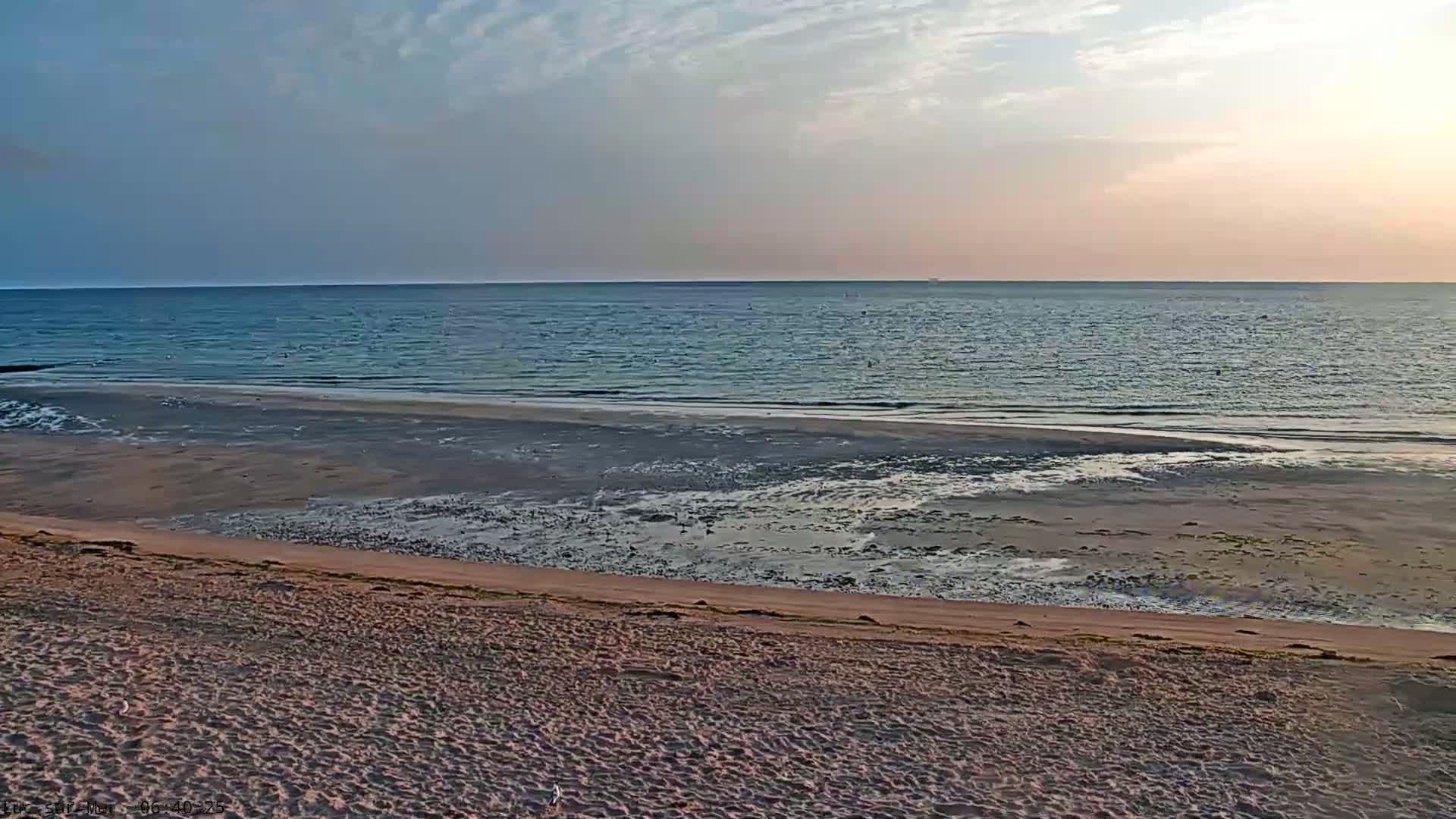 Plage de Luc-sur-Mer Beach Live Cam - Caen, Calvados, Normandie, France