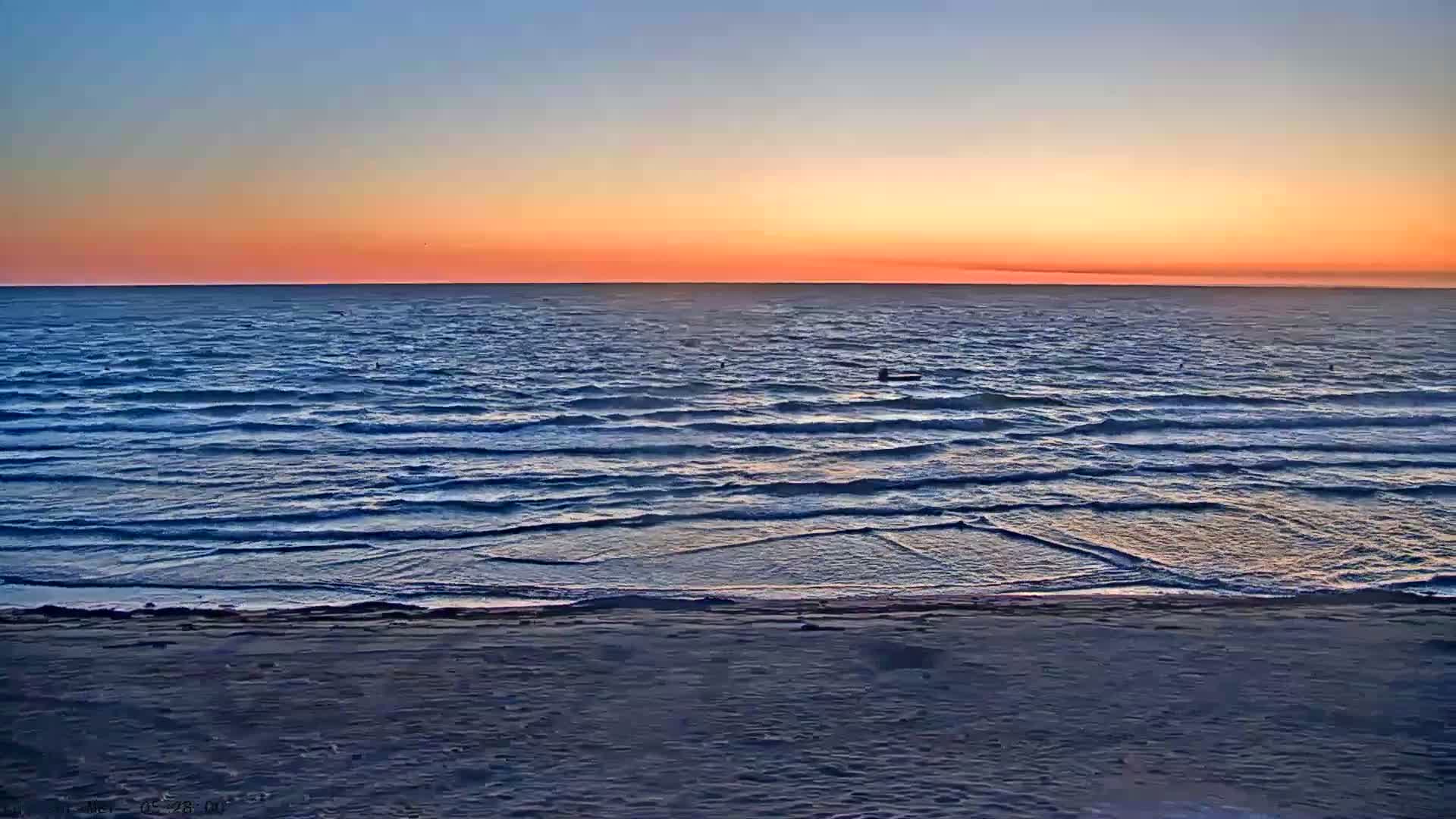 Plage de Luc-sur-Mer Beach Live Cam - Caen, Calvados, Normandie, France