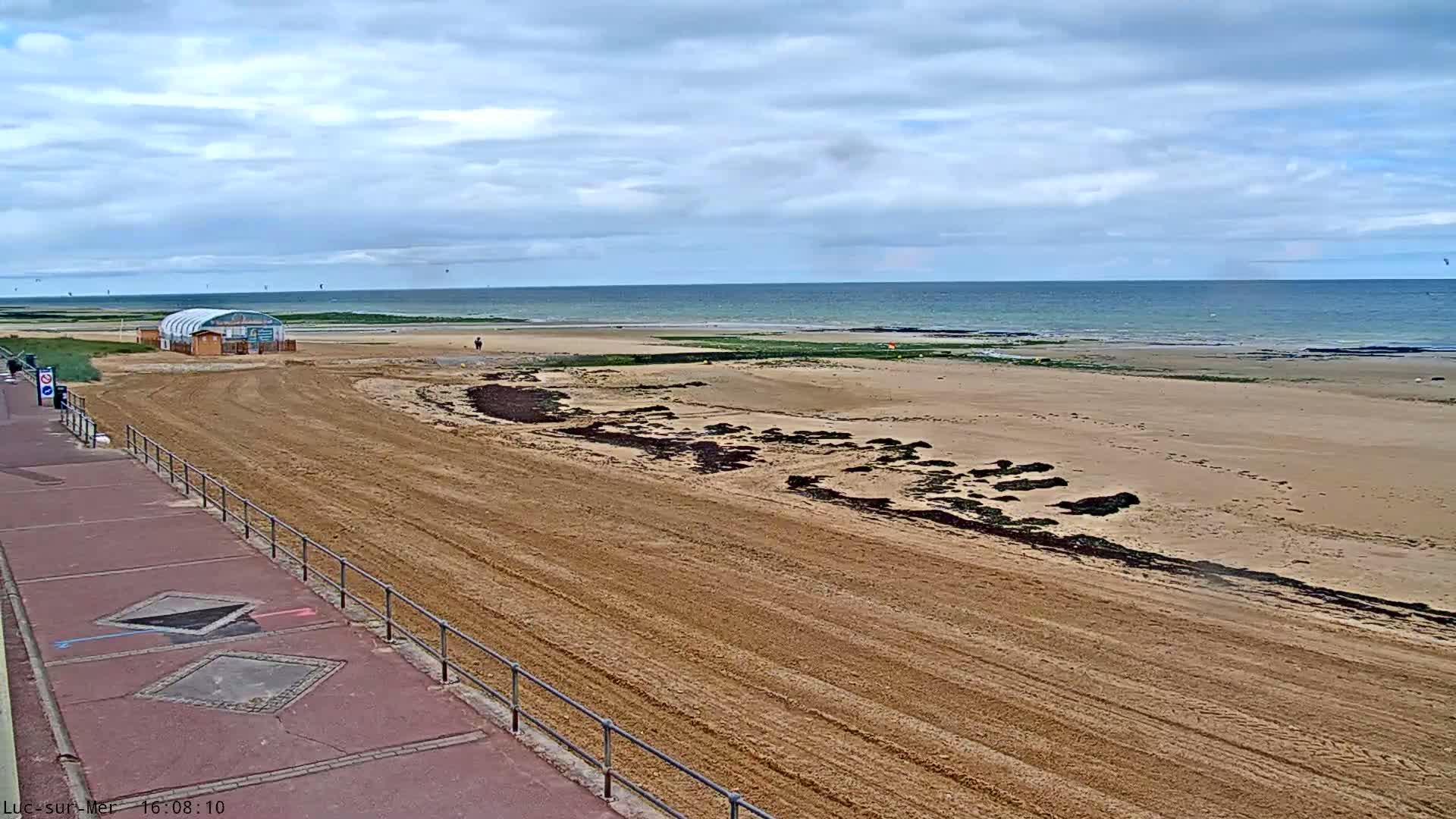 Plage de Luc-sur-Mer Beach Live Cam - Caen, Calvados, Normandie, France
