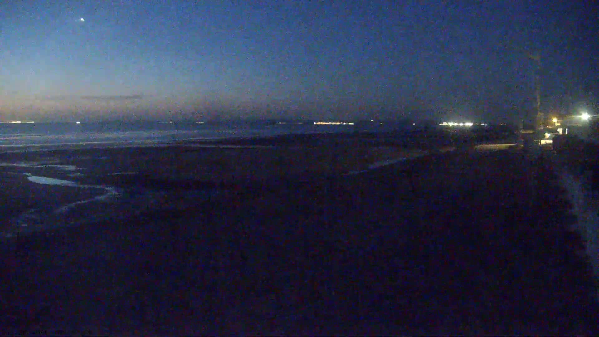 Plage de Luc-sur-Mer Beach Live Cam - Caen, Calvados, Normandie, France