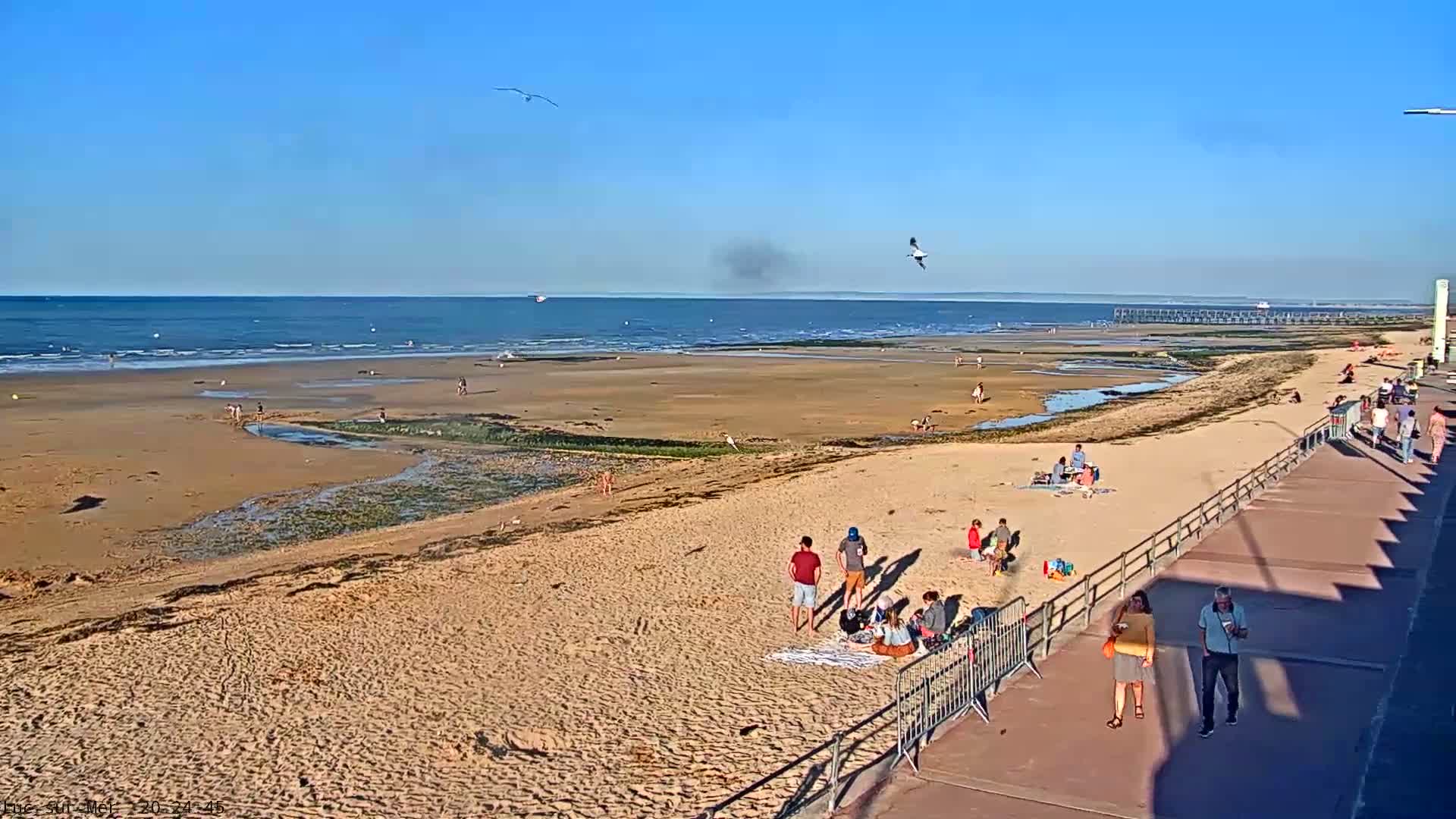 Plage de Luc-sur-Mer Beach Live Cam - Caen, Calvados, Normandie, France