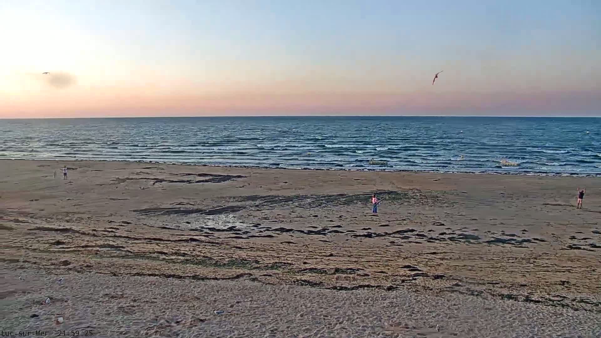Plage de Luc-sur-Mer Beach Live Cam - Caen, Calvados, Normandie, France