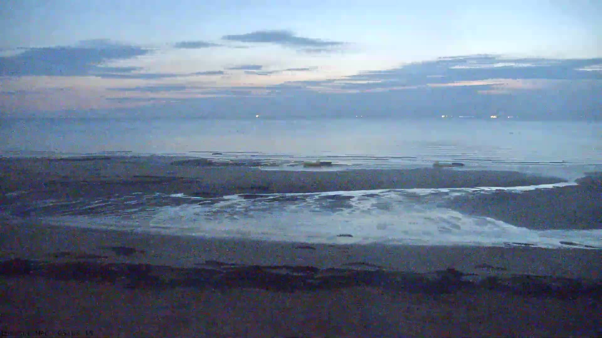 Plage de Luc-sur-Mer Beach Live Cam - Caen, Calvados, Normandie, France