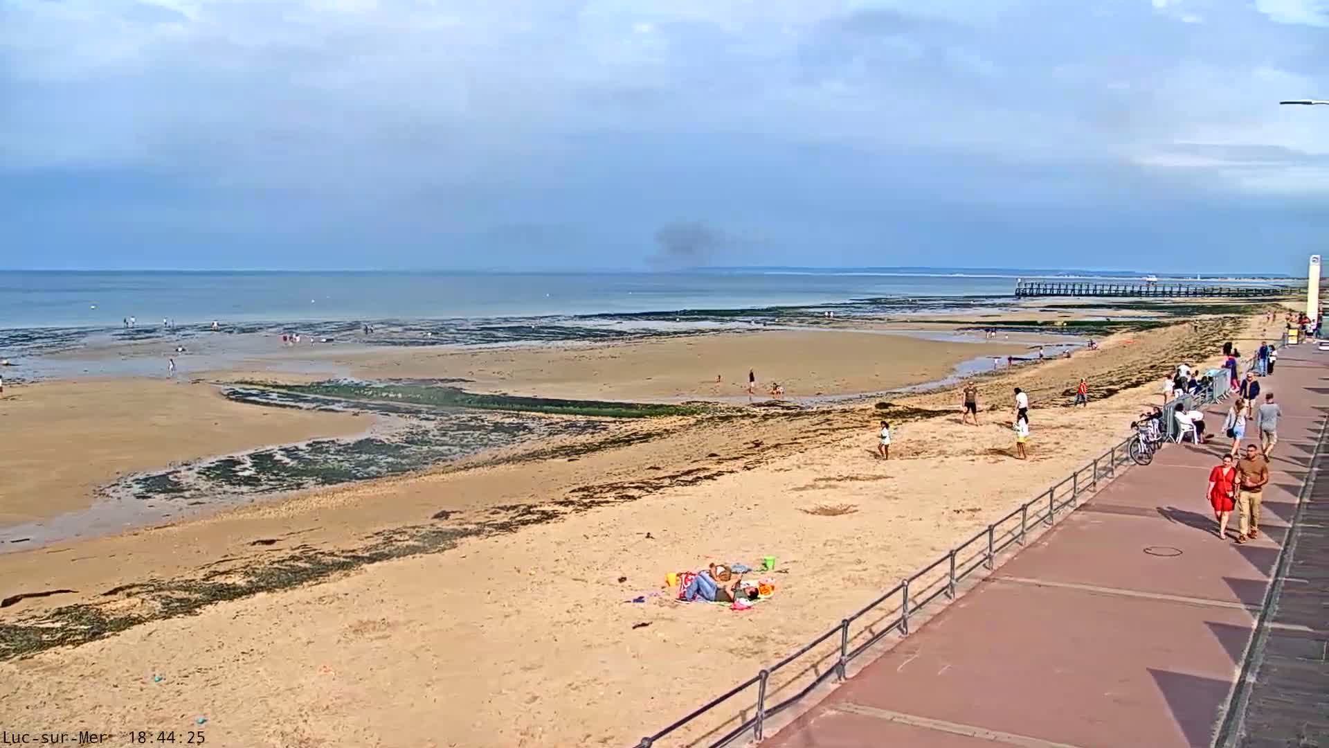 Plage de Luc-sur-Mer Beach Live Cam - Caen, Calvados, Normandie, France