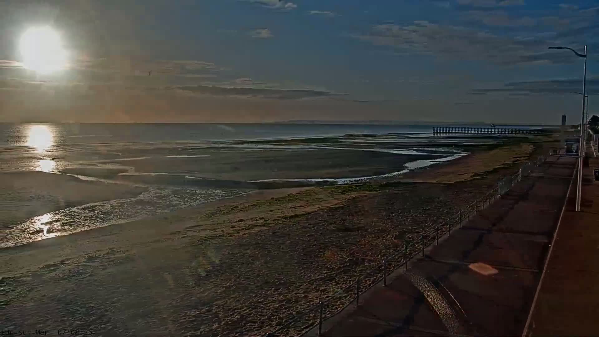 Plage de Luc-sur-Mer Beach Live Cam - Caen, Calvados, Normandie, France
