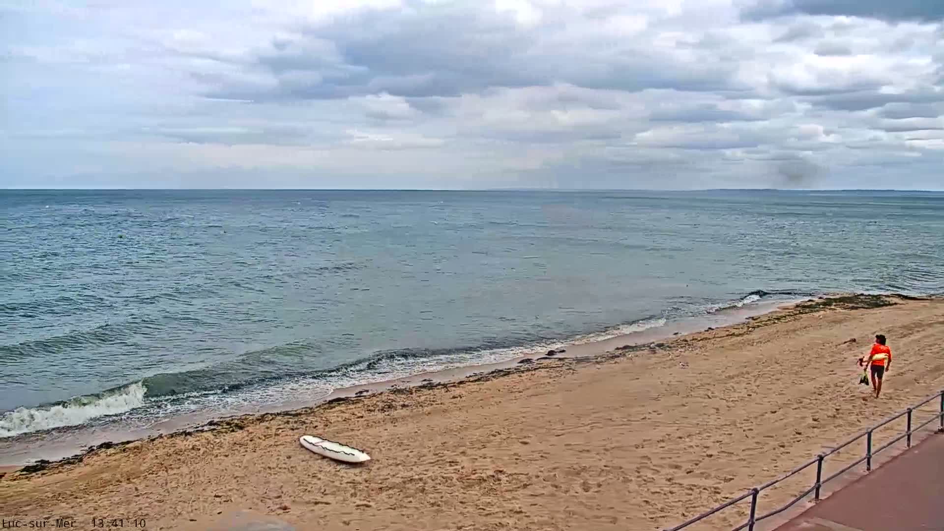 Plage de Luc-sur-Mer Beach Live Cam - Caen, Calvados, Normandie, France