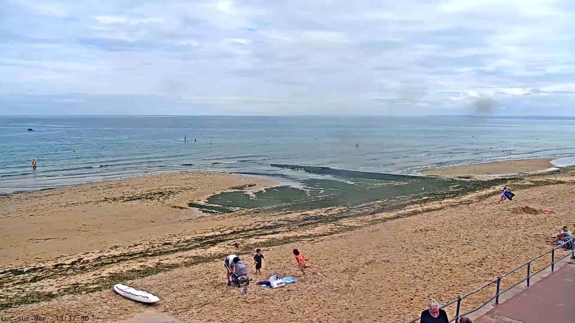 Plage de Luc-sur-Mer Beach Live Cam - Caen, Calvados, Normandie, France