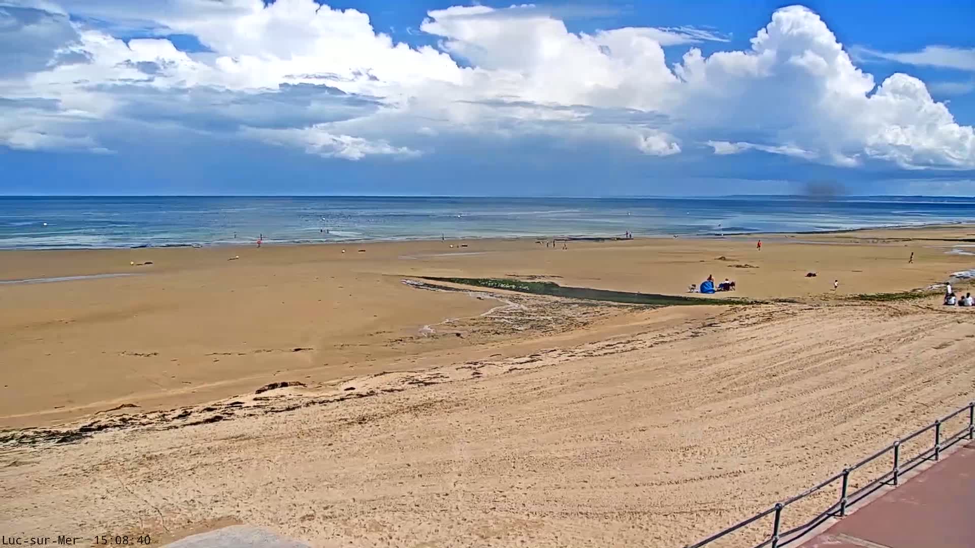 Plage de Luc-sur-Mer Beach Live Cam - Caen, Calvados, Normandie, France