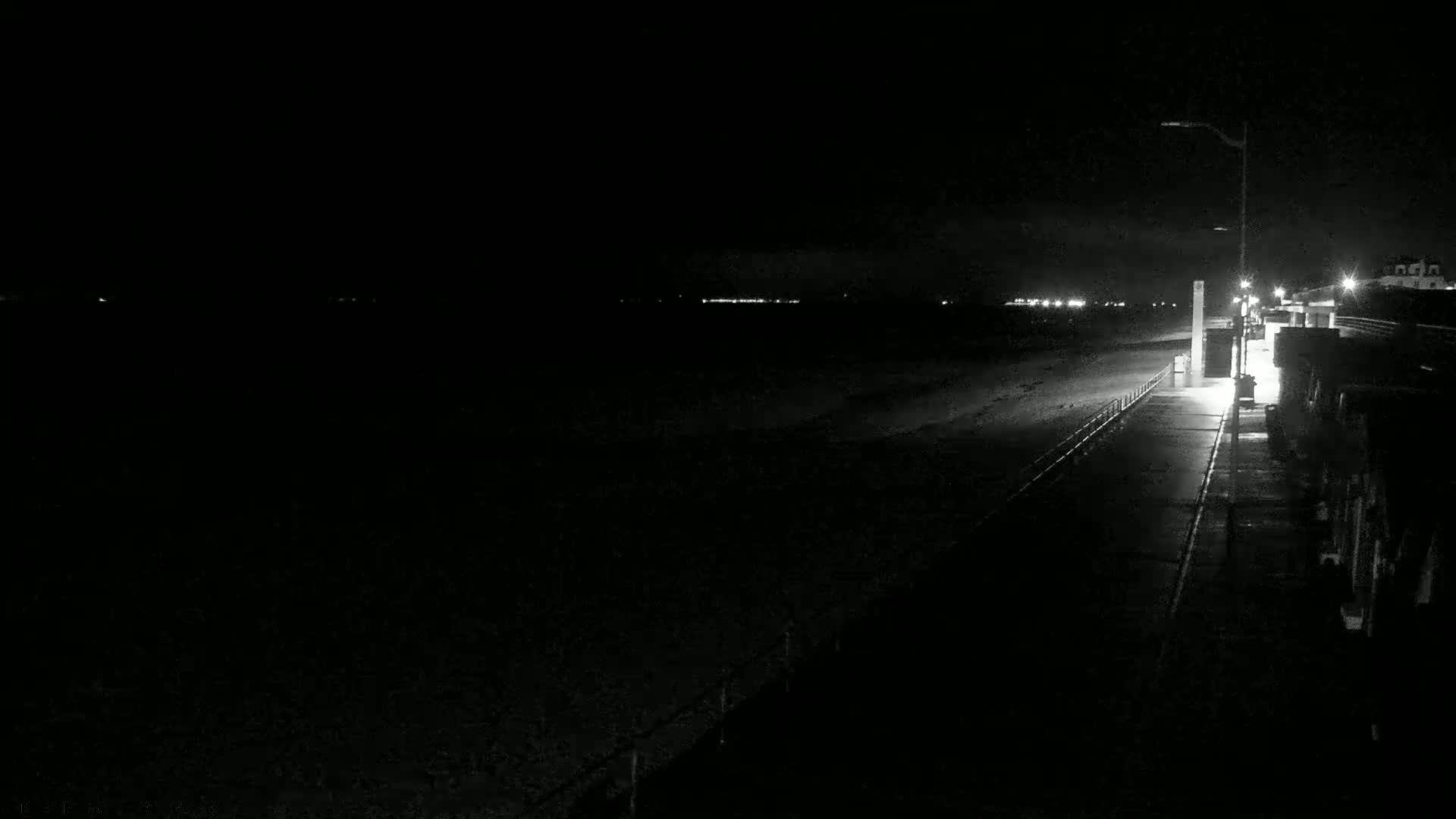 Plage de Luc-sur-Mer Beach Live Cam - Caen, Calvados, Normandie, France