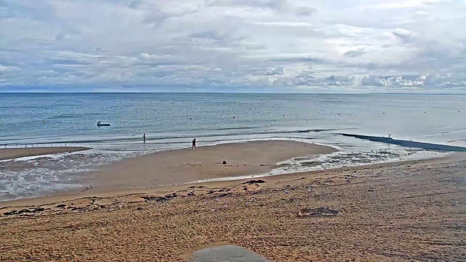 Plage de Luc-sur-Mer Beach Live Cam - Caen, Calvados, Normandie, France