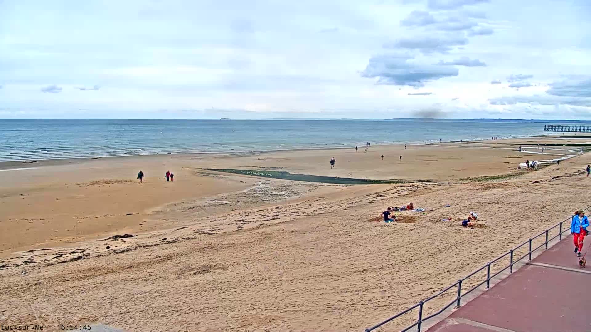 Plage de Luc-sur-Mer Beach Live Cam - Caen, Calvados, Normandie, France