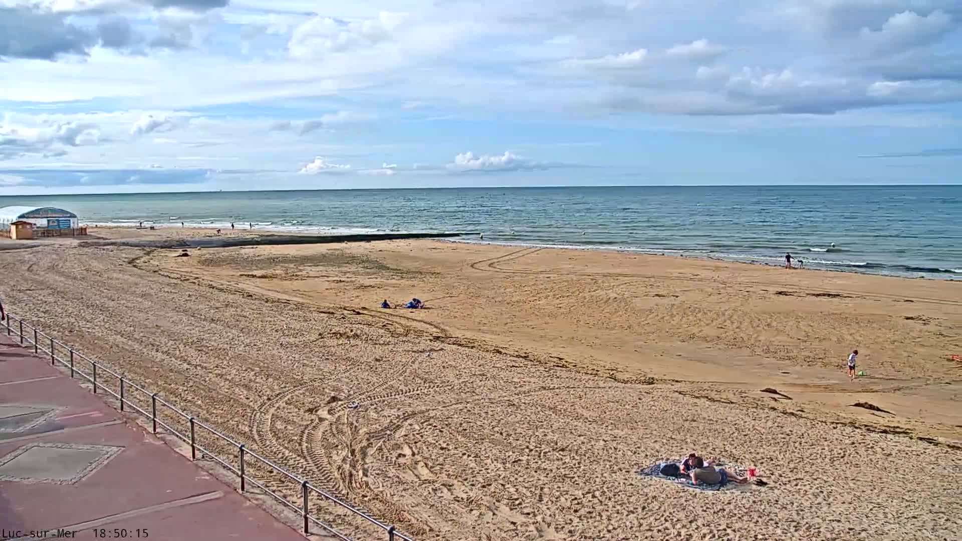 Plage de Luc-sur-Mer Beach Live Cam - Caen, Calvados, Normandie, France