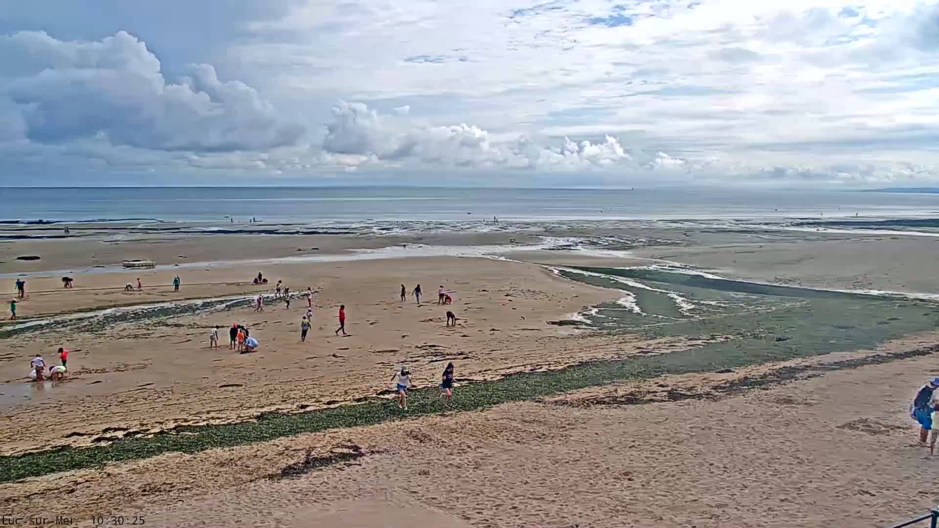 Plage de Luc-sur-Mer Beach Live Cam - Caen, Calvados, Normandie, France
