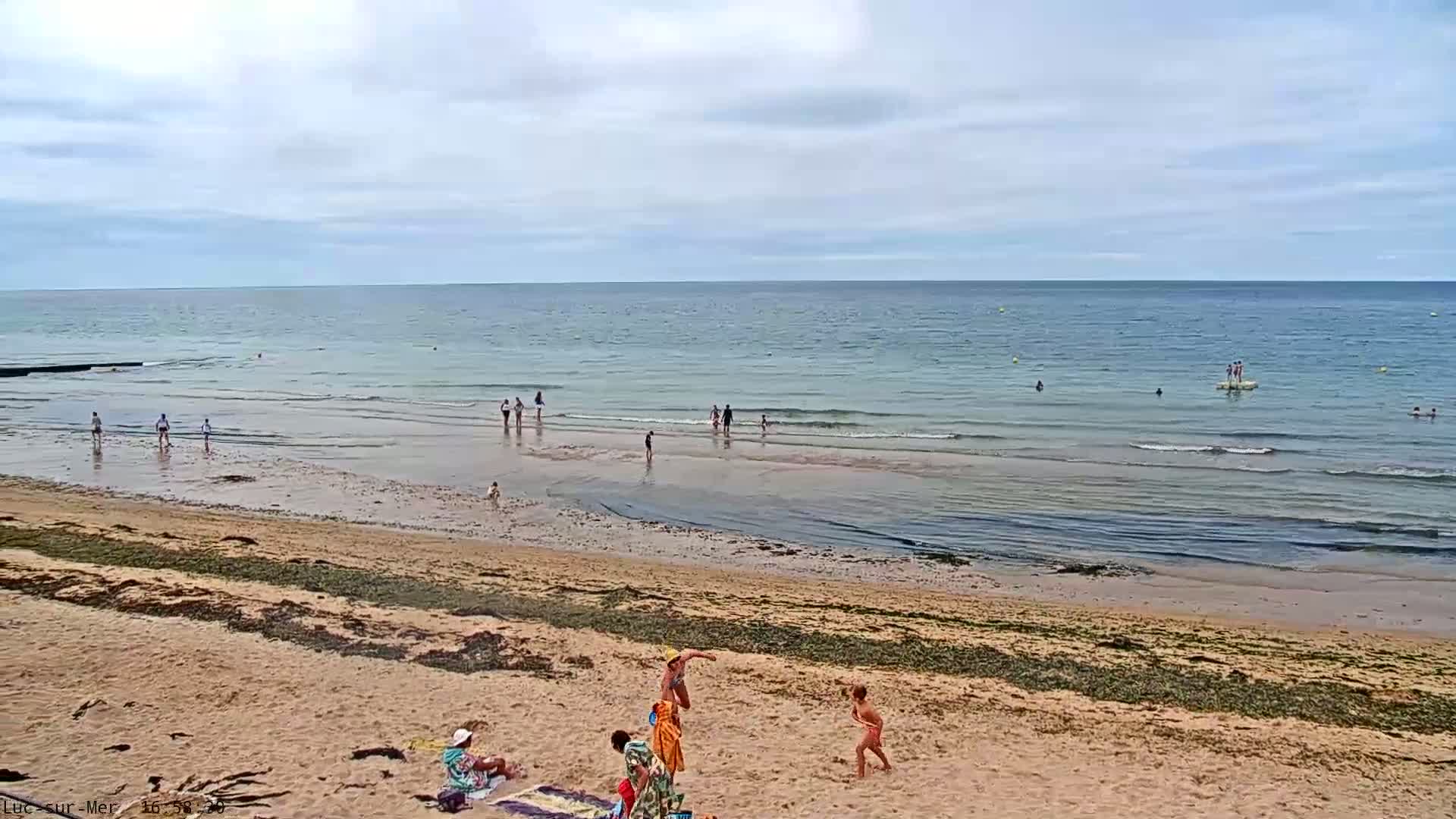 Plage de Luc-sur-Mer Beach Live Cam - Caen, Calvados, Normandie, France