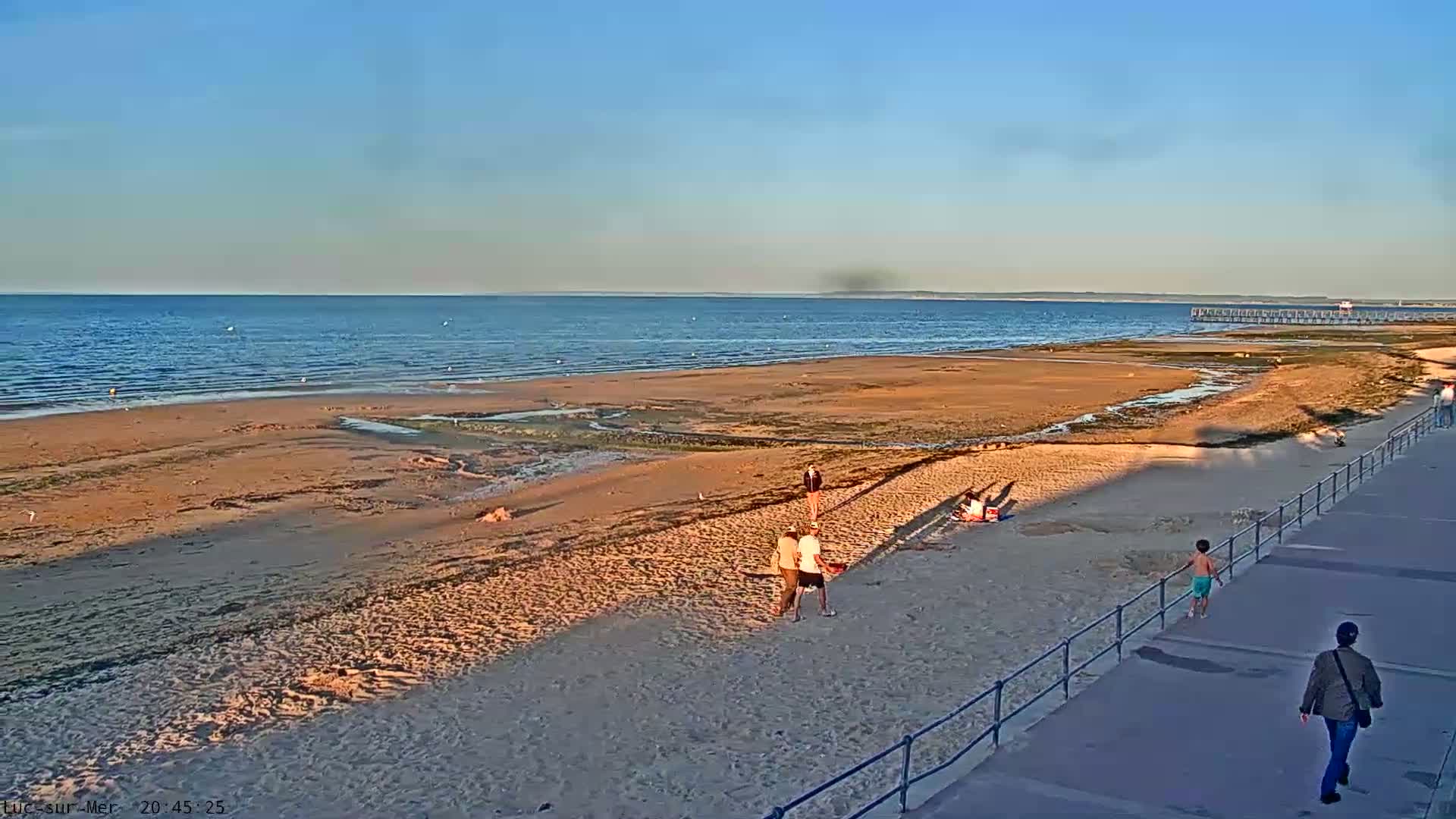Plage de Luc-sur-Mer Beach Live Cam - Caen, Calvados, Normandie, France