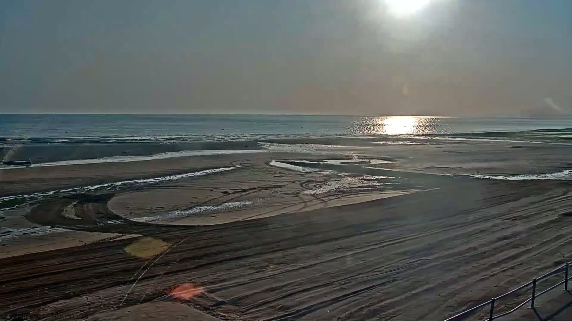 Plage de Luc-sur-Mer Beach Live Cam - Caen, Calvados, Normandie, France