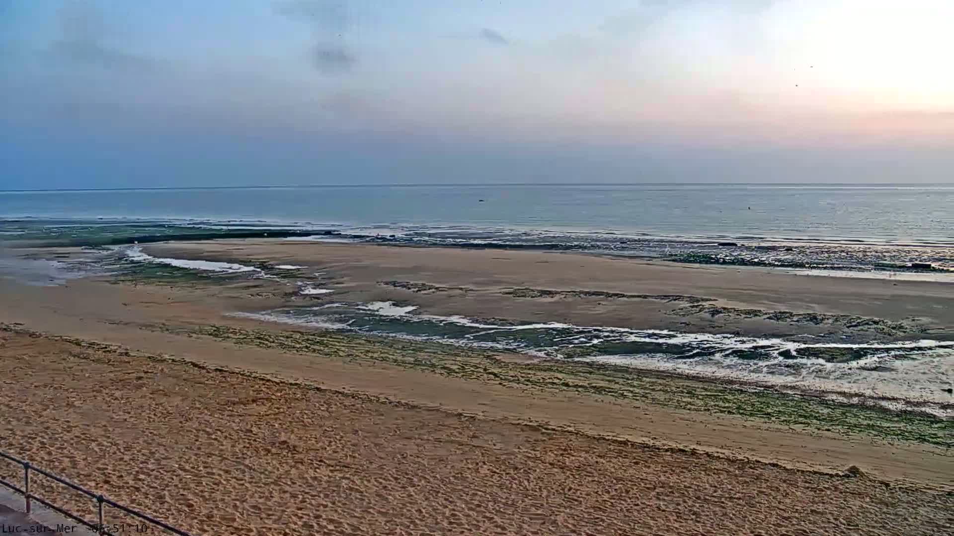 Plage de Luc-sur-Mer Beach Live Cam - Caen, Calvados, Normandie, France