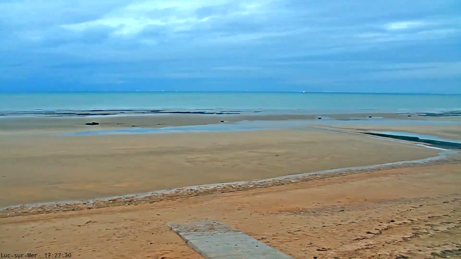 Plage de Luc-sur-Mer Beach Live Cam - Caen, Calvados, Normandie, France