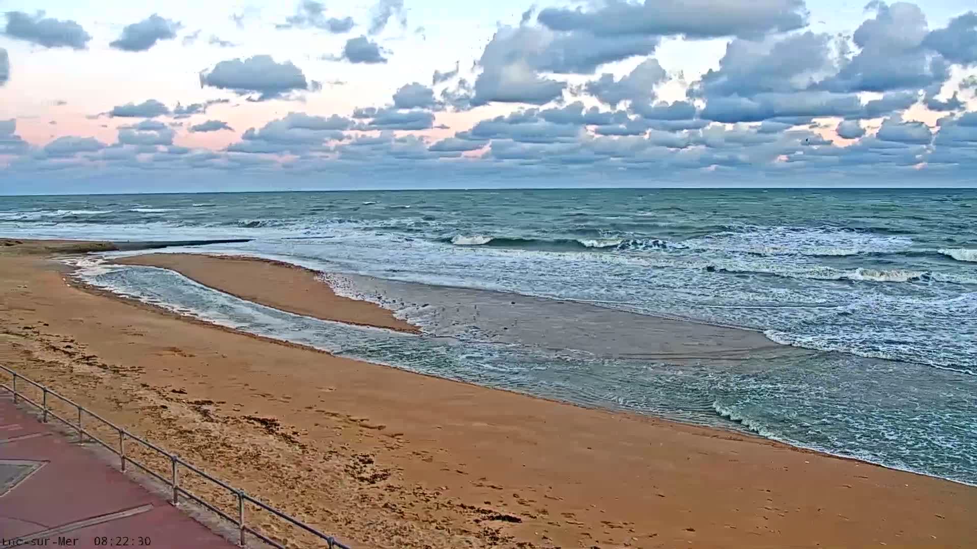 Plage de Luc-sur-Mer Beach Live Cam - Caen, Calvados, Normandie, France