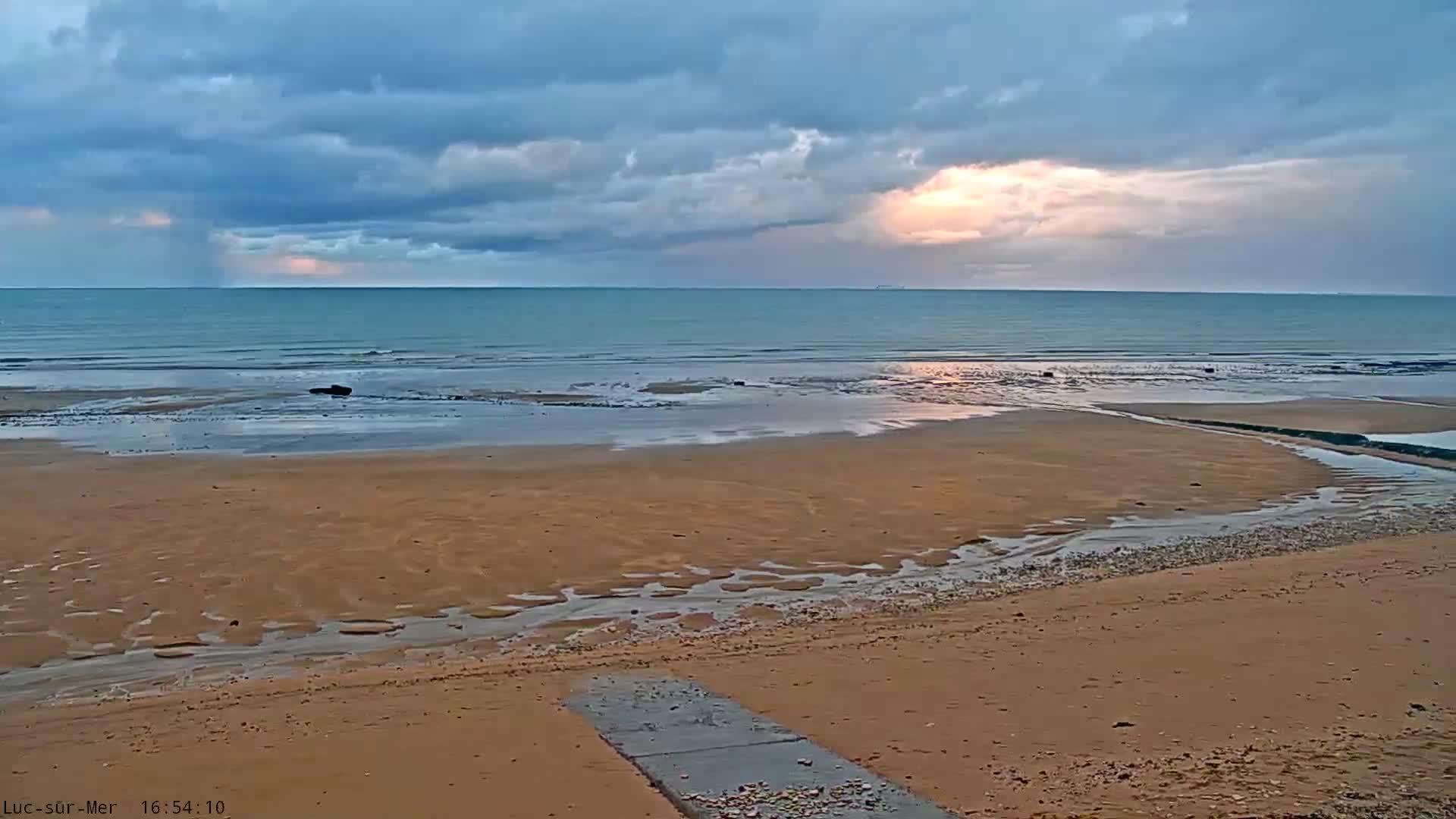 Plage de Luc-sur-Mer Beach Live Cam - Caen, Calvados, Normandie, France