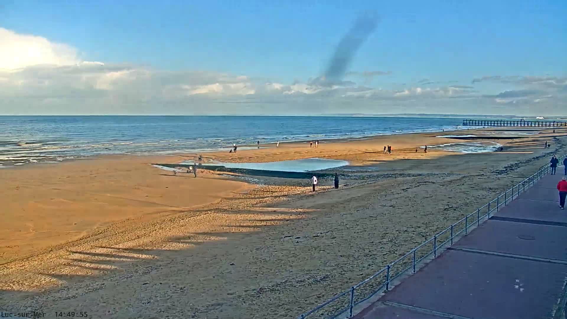 Plage de Luc-sur-Mer Beach Live Cam - Caen, Calvados, Normandie, France