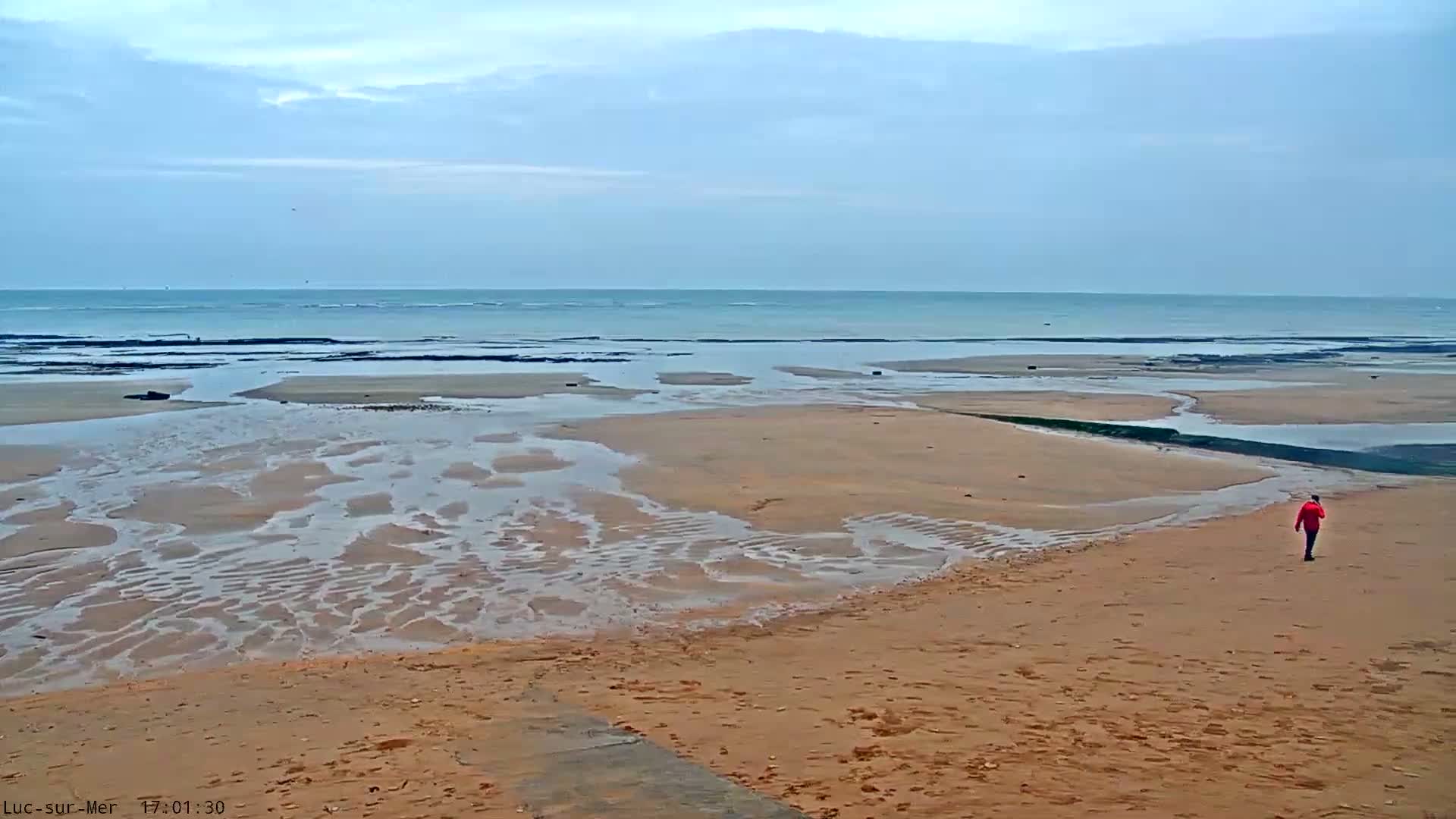 Plage de Luc-sur-Mer Beach Live Cam - Caen, Calvados, Normandie, France