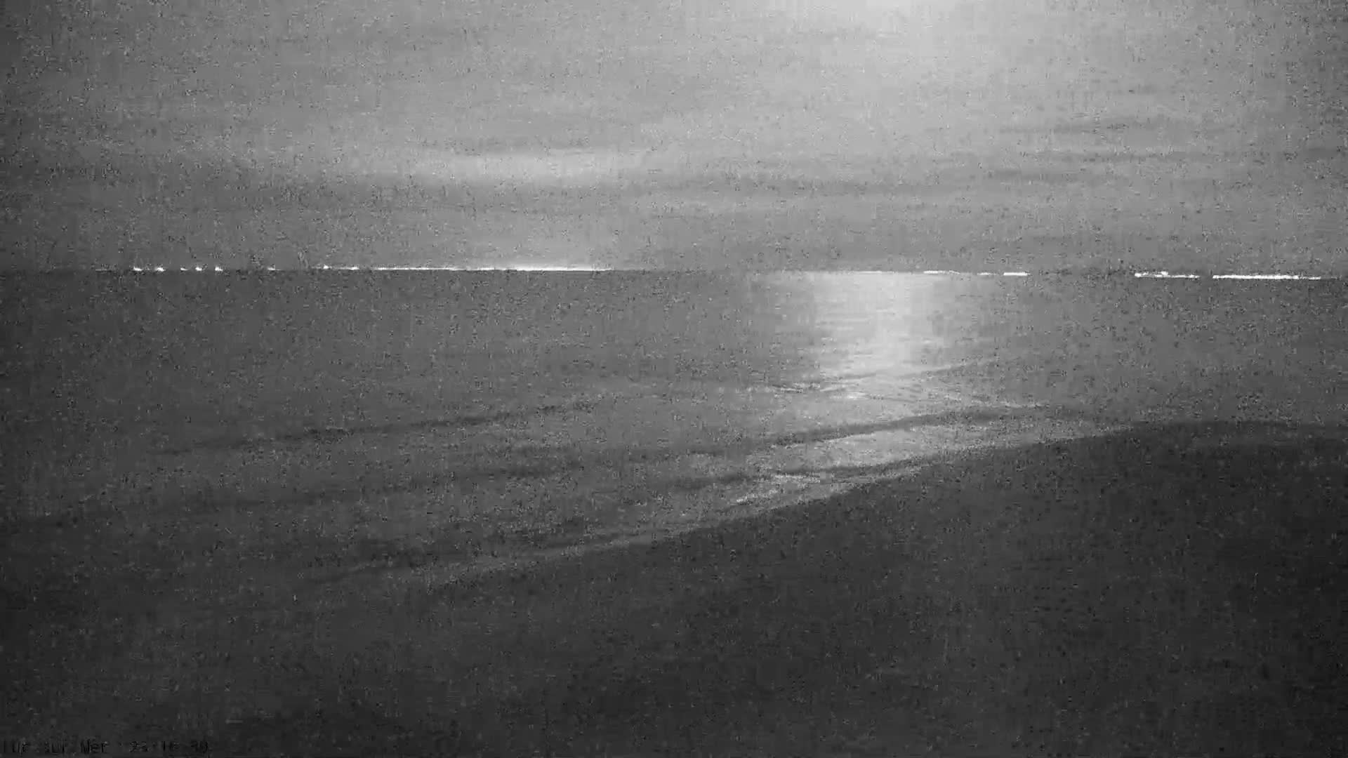 Plage de Luc-sur-Mer Beach Live Cam - Caen, Calvados, Normandie, France