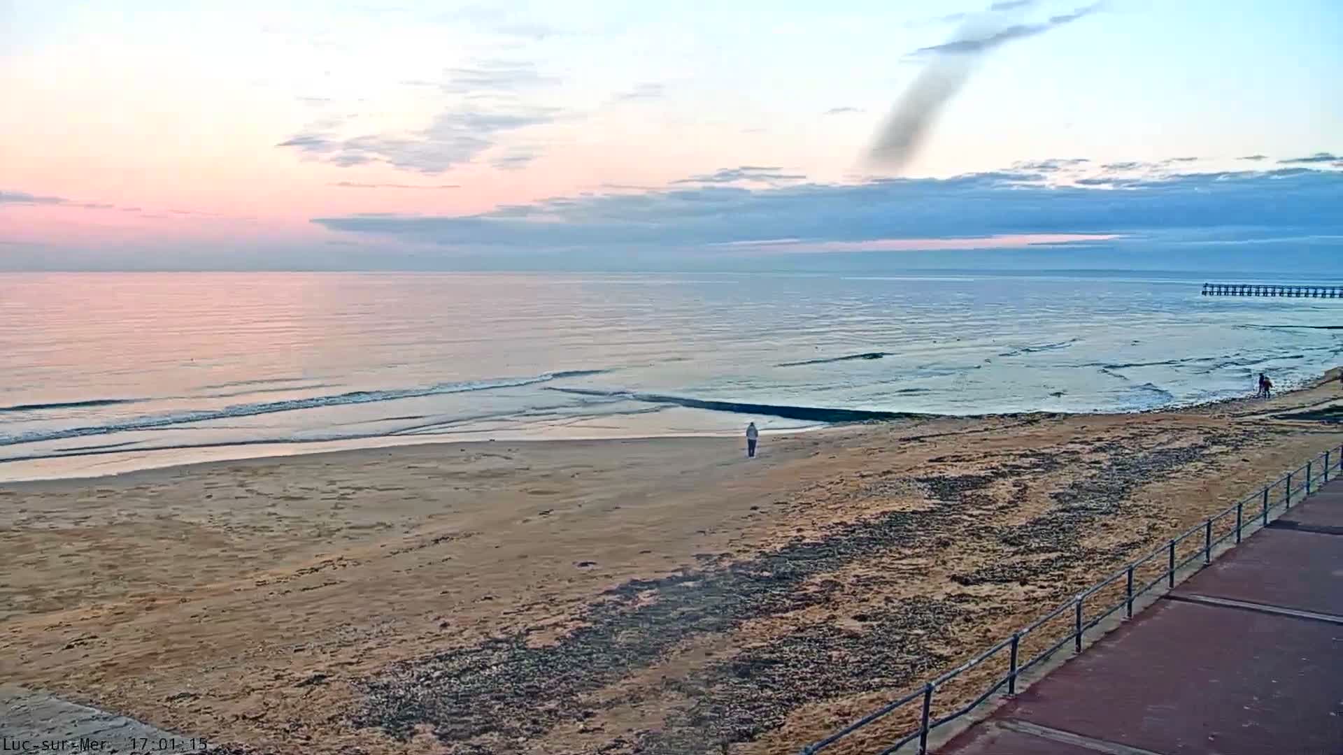 Plage de Luc-sur-Mer Beach Live Cam - Caen, Calvados, Normandie, France