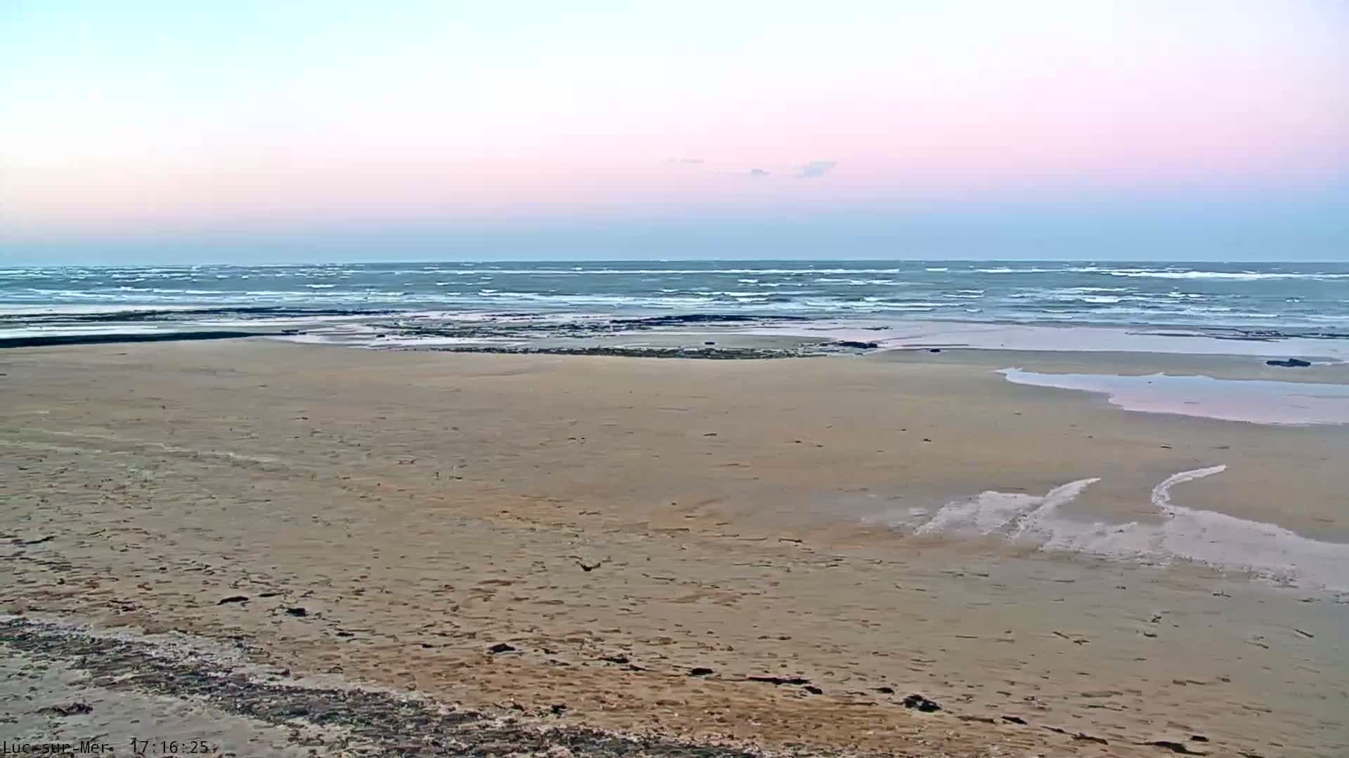 Plage de Luc-sur-Mer Beach Live Cam - Caen, Calvados, Normandie, France