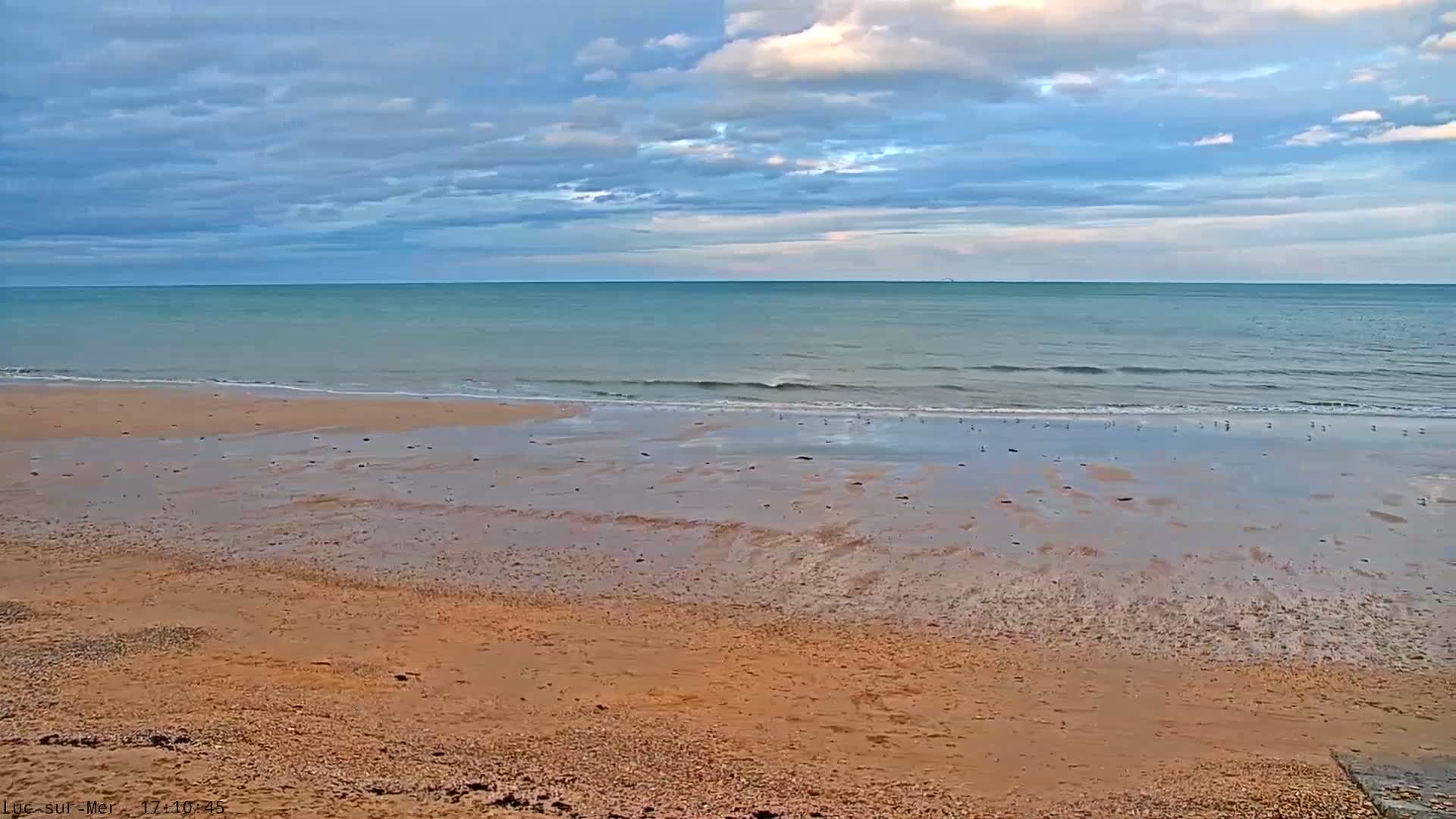Plage de Luc-sur-Mer Beach Live Cam - Caen, Calvados, Normandie, France