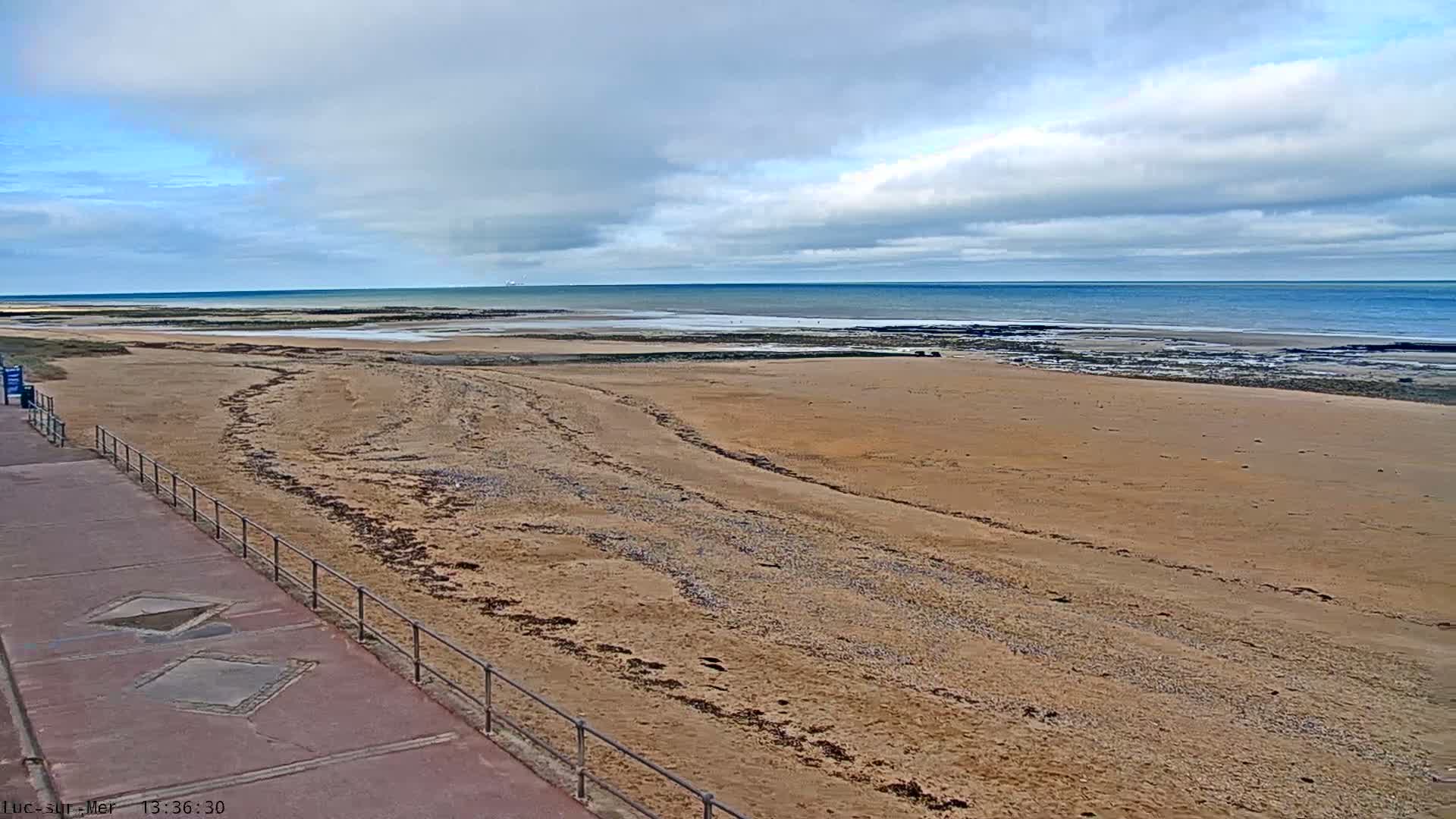 Plage de Luc-sur-Mer Beach Live Cam - Caen, Calvados, Normandie, France