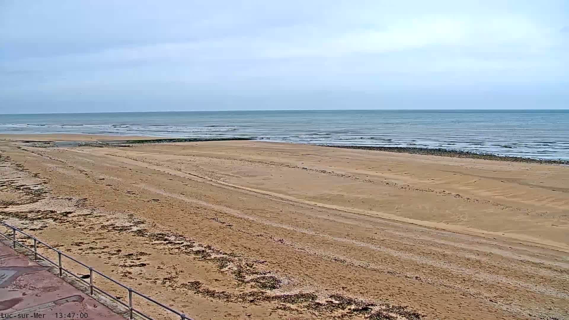 Plage de Luc-sur-Mer Beach Live Cam - Caen, Calvados, Normandie, France