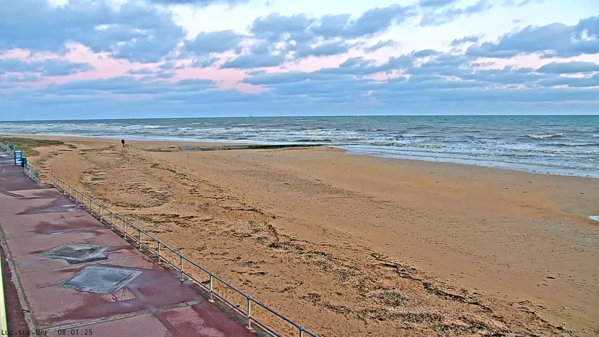 Plage de Luc-sur-Mer Beach Live Cam - Caen, Calvados, Normandie, France