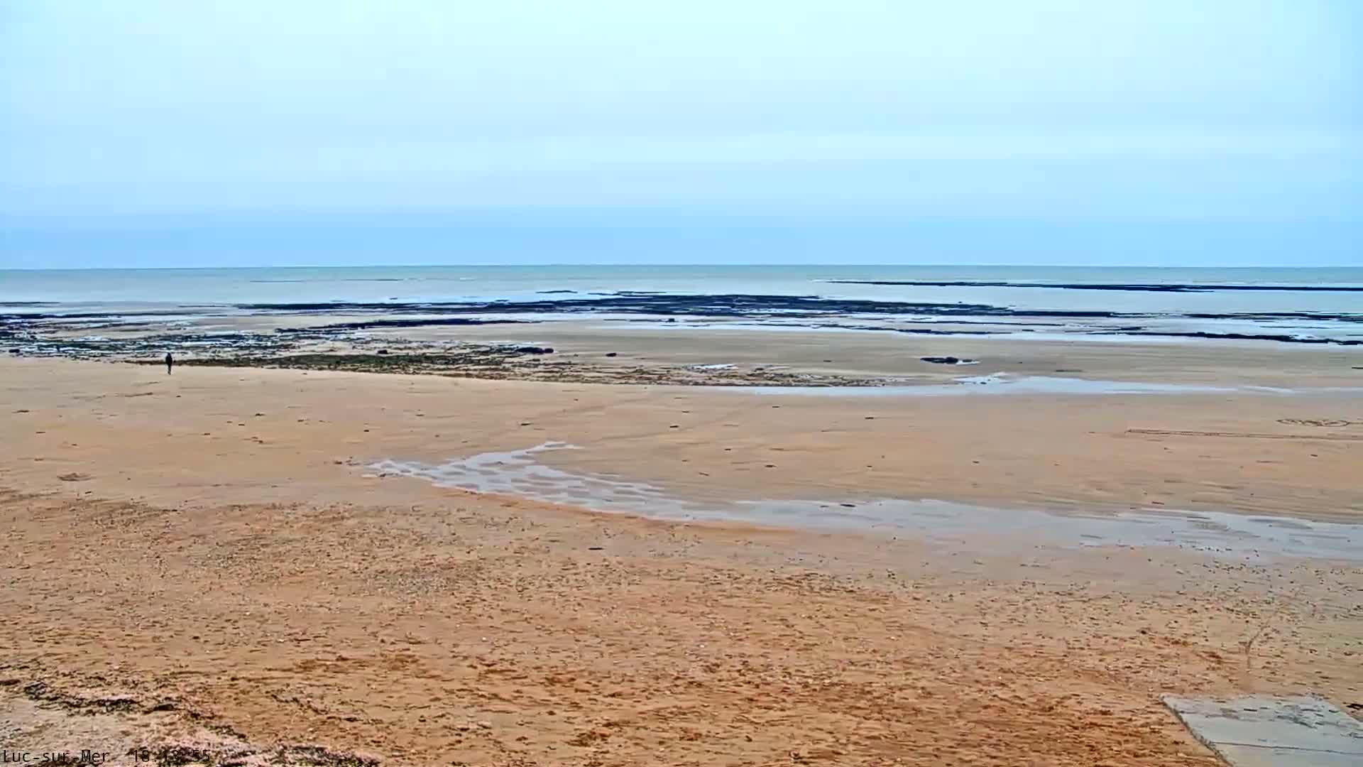 Plage de Luc-sur-Mer Beach Live Cam - Caen, Calvados, Normandie, France