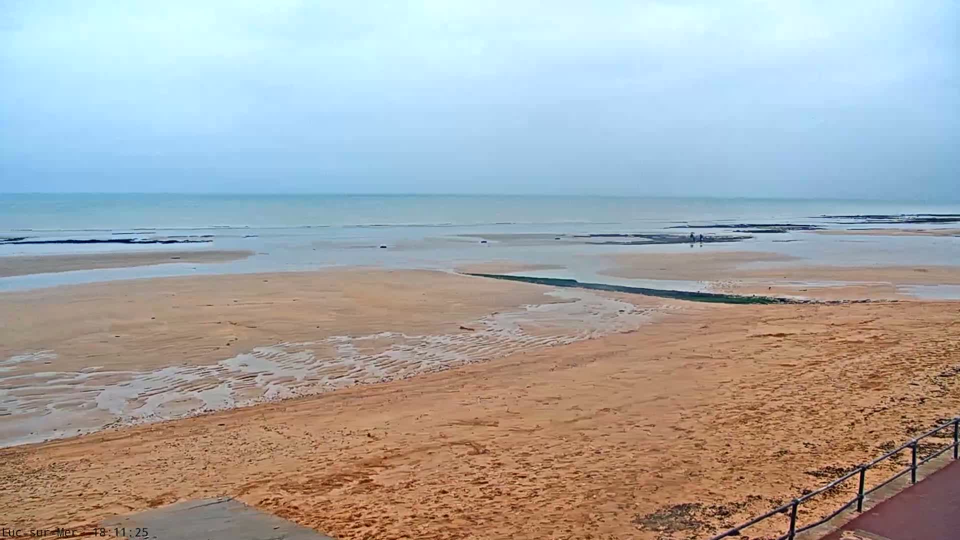 Plage de Luc-sur-Mer Beach Live Cam - Caen, Calvados, Normandie, France