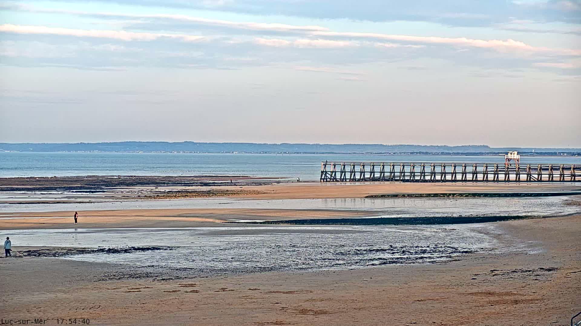 Plage de Luc-sur-Mer Beach Live Cam - Caen, Calvados, Normandie, France