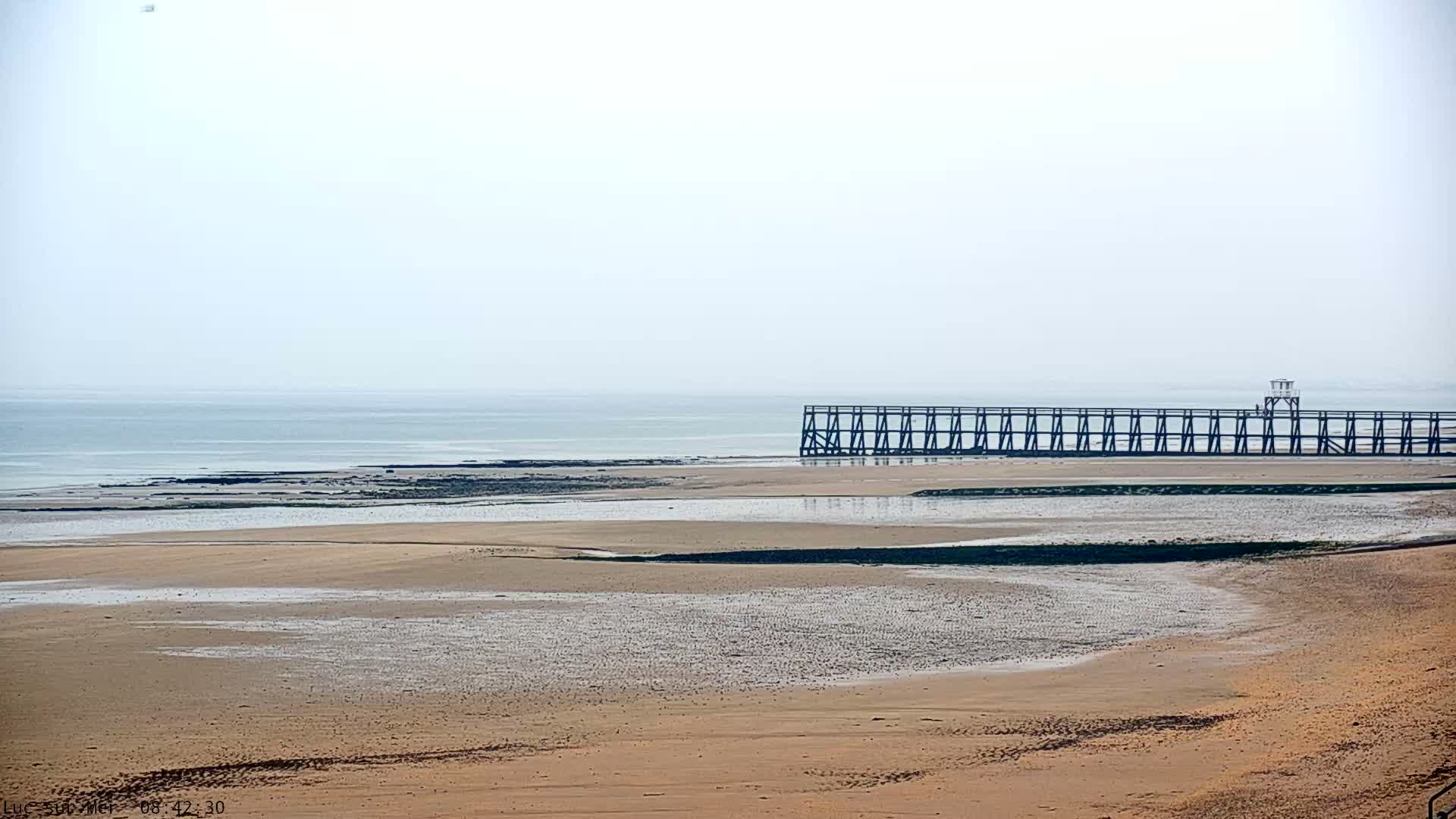 Plage de Luc-sur-Mer Beach Live Cam - Caen, Calvados, Normandie, France