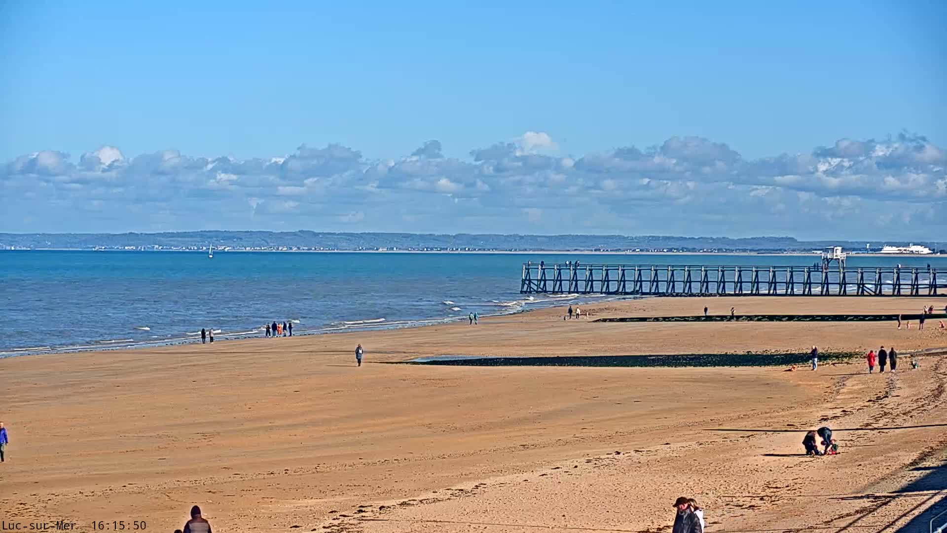 Plage de Luc-sur-Mer Beach Live Cam - Caen, Calvados, Normandie, France