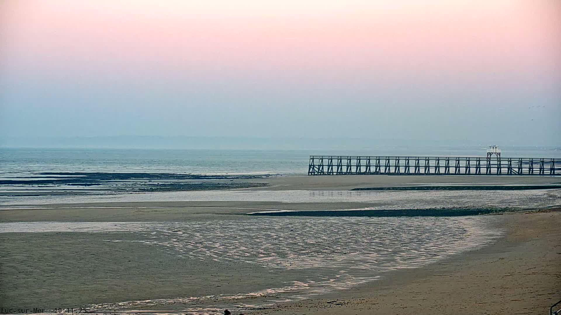 Plage de Luc-sur-Mer Beach Live Cam - Caen, Calvados, Normandie, France