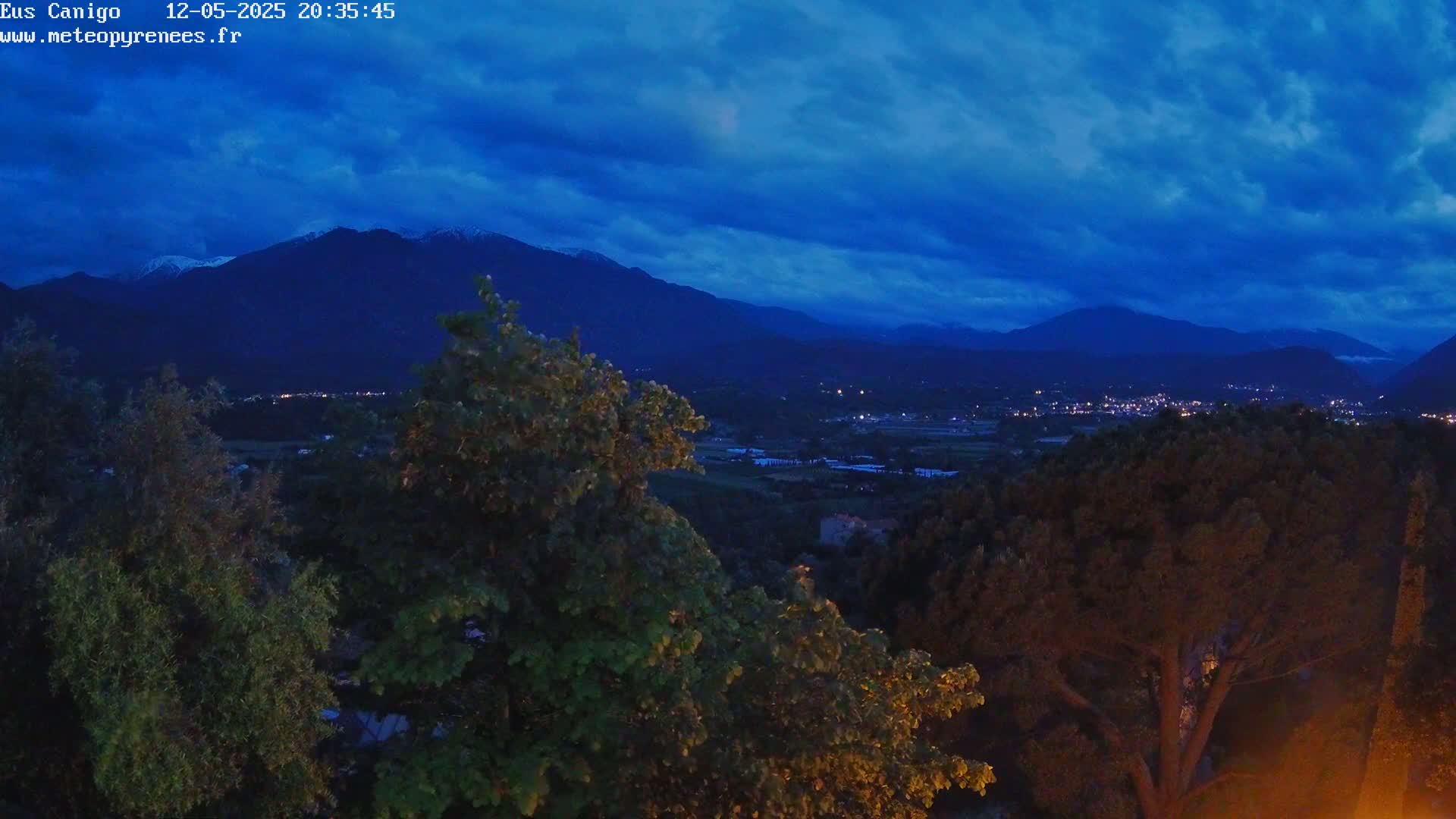 Eus Village & Prades City Skyline & Canigo Mountain View Live Cam - Prades, Pyrenees-Orientales, Occitanie, France