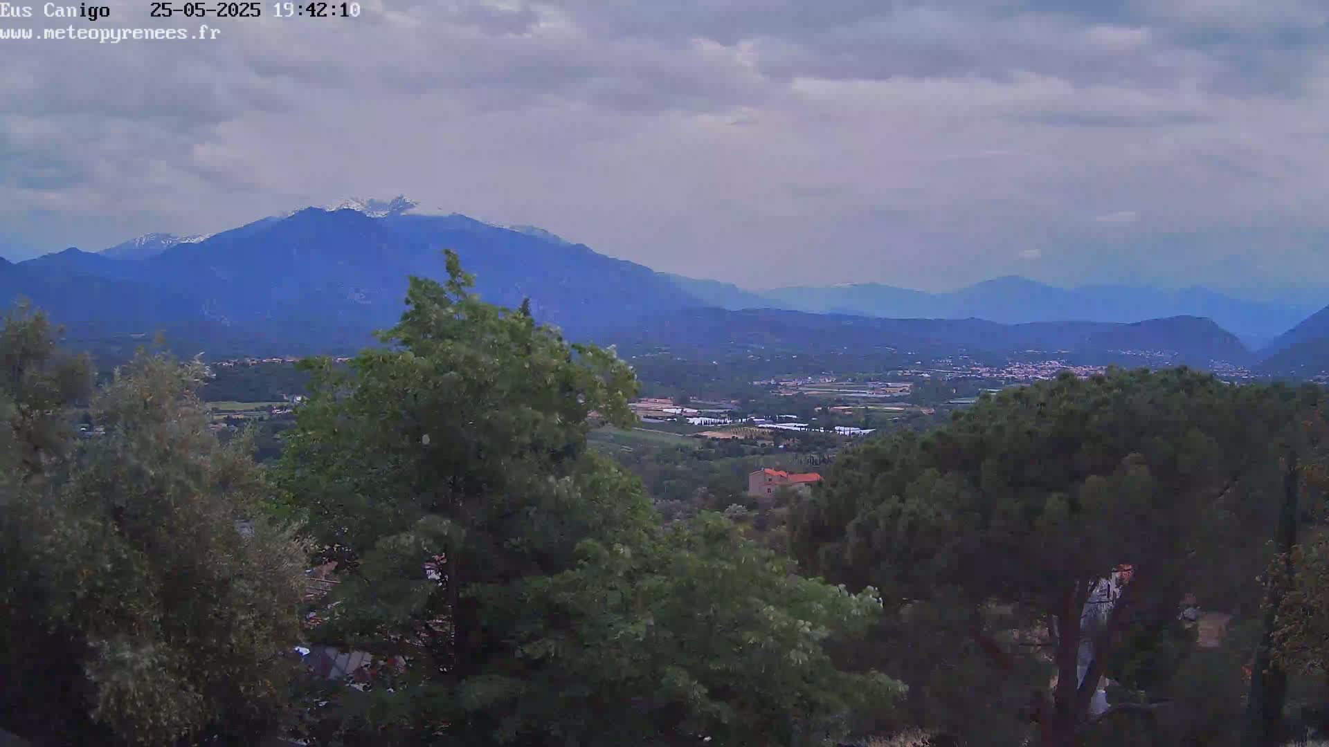 Eus Village & Prades City Skyline & Canigo Mountain View Live Cam - Prades, Pyrenees-Orientales, Occitanie, France